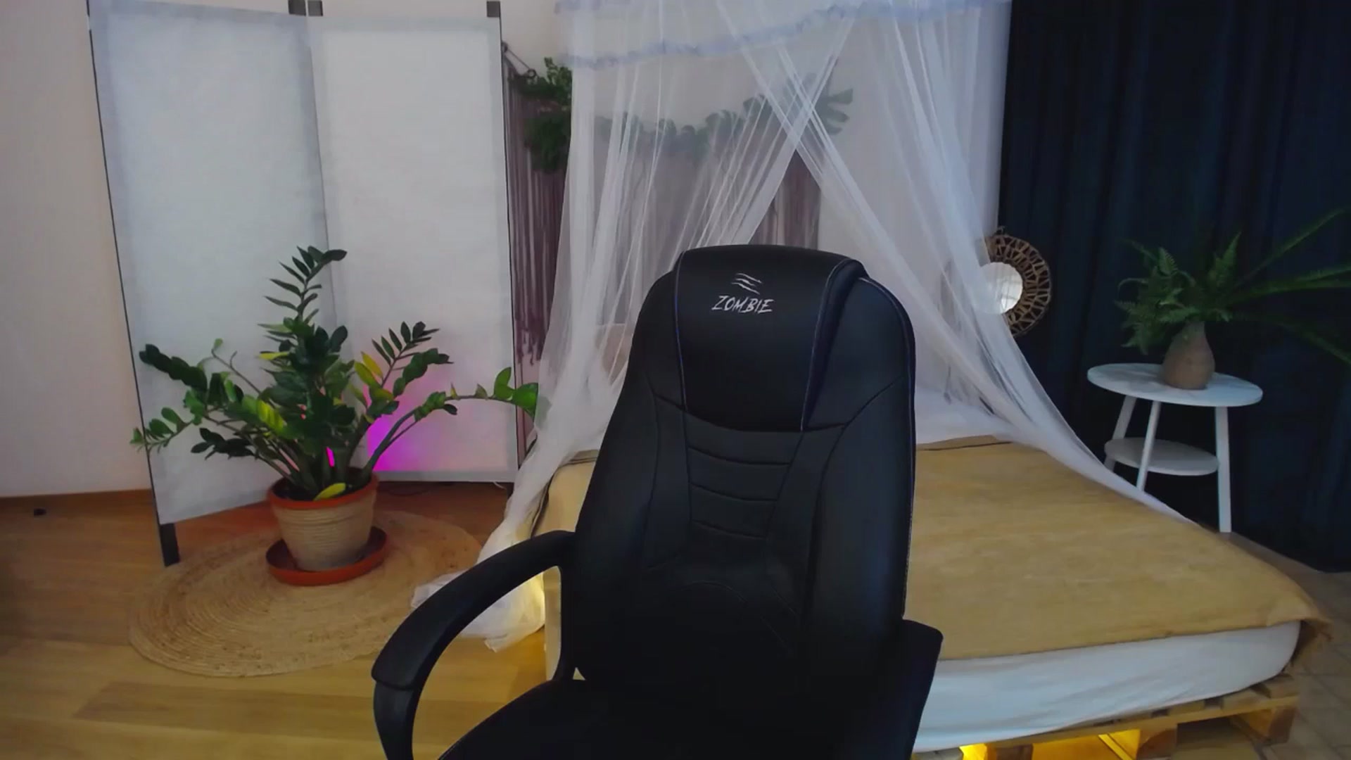 Gallery image thumbnail from AdmireMyEyes's myfreecams stream on, 11/22/2024, 09:48 image 6 of 20