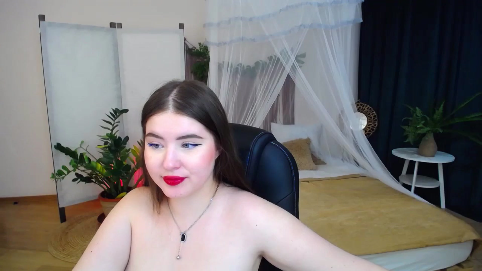 Gallery image thumbnail from AdmireMyEyes's myfreecams stream on, 11/22/2024, 09:48 image 15 of 20
