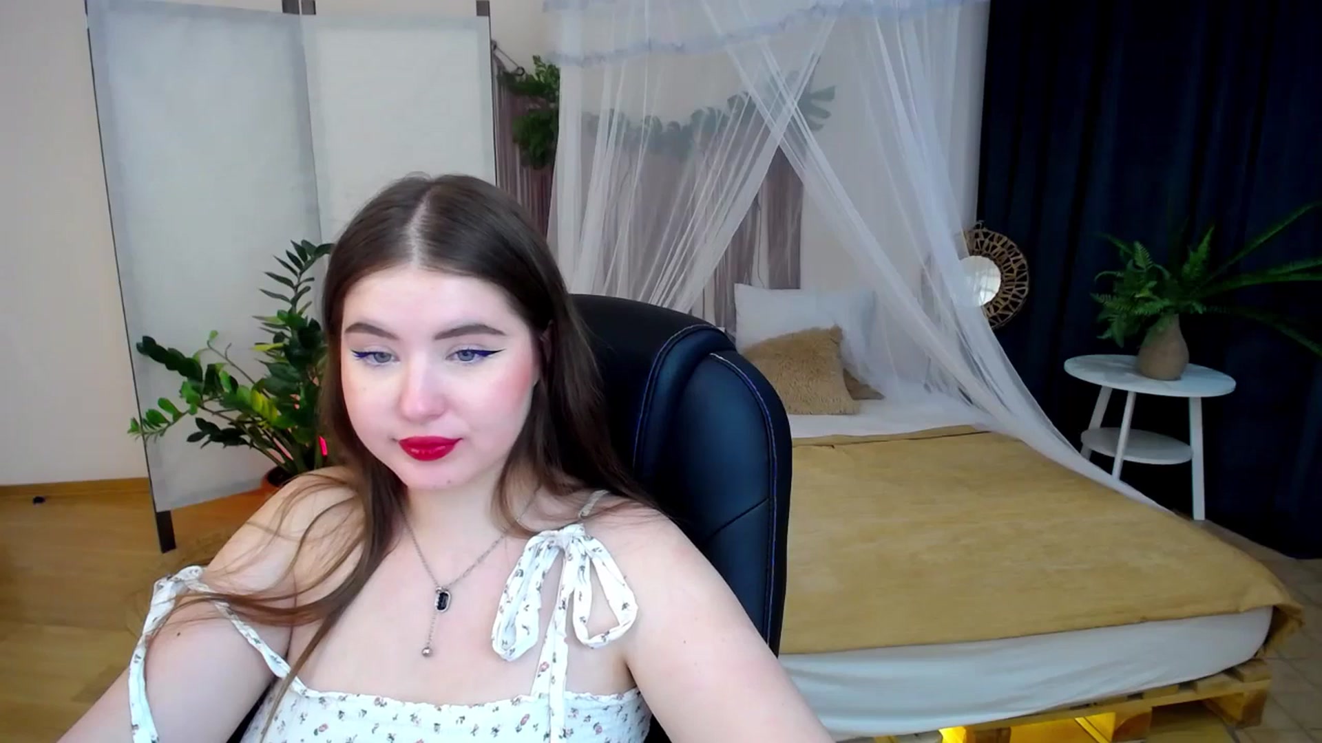 Gallery image thumbnail from AdmireMyEyes's myfreecams stream on, 11/22/2024, 09:48 image 4 of 20