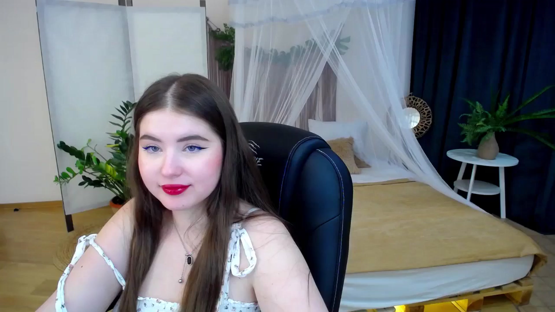 Gallery image thumbnail from AdmireMyEyes's myfreecams stream on, 11/22/2024, 09:48 image 1 of 20