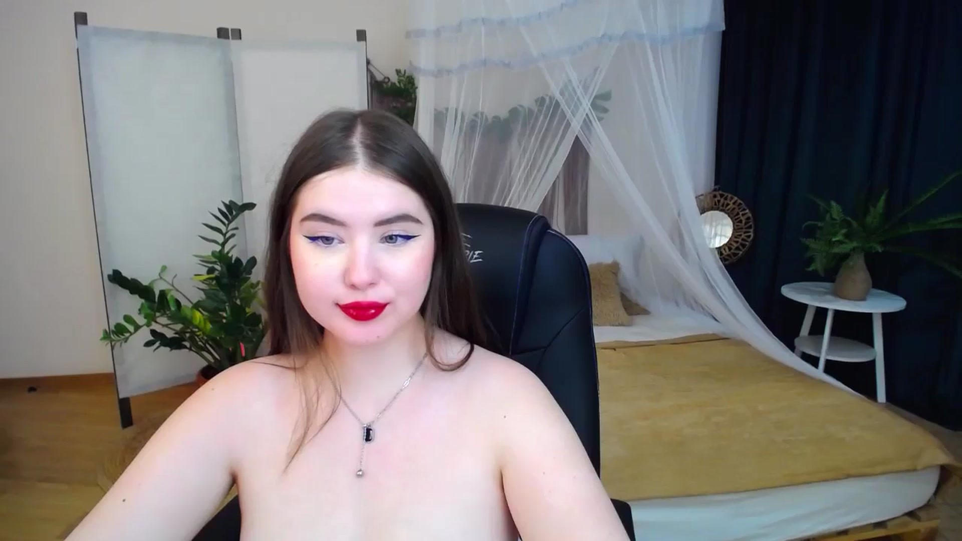 Gallery image thumbnail from AdmireMyEyes's myfreecams stream on, 11/22/2024, 10:38 image 14 of 20