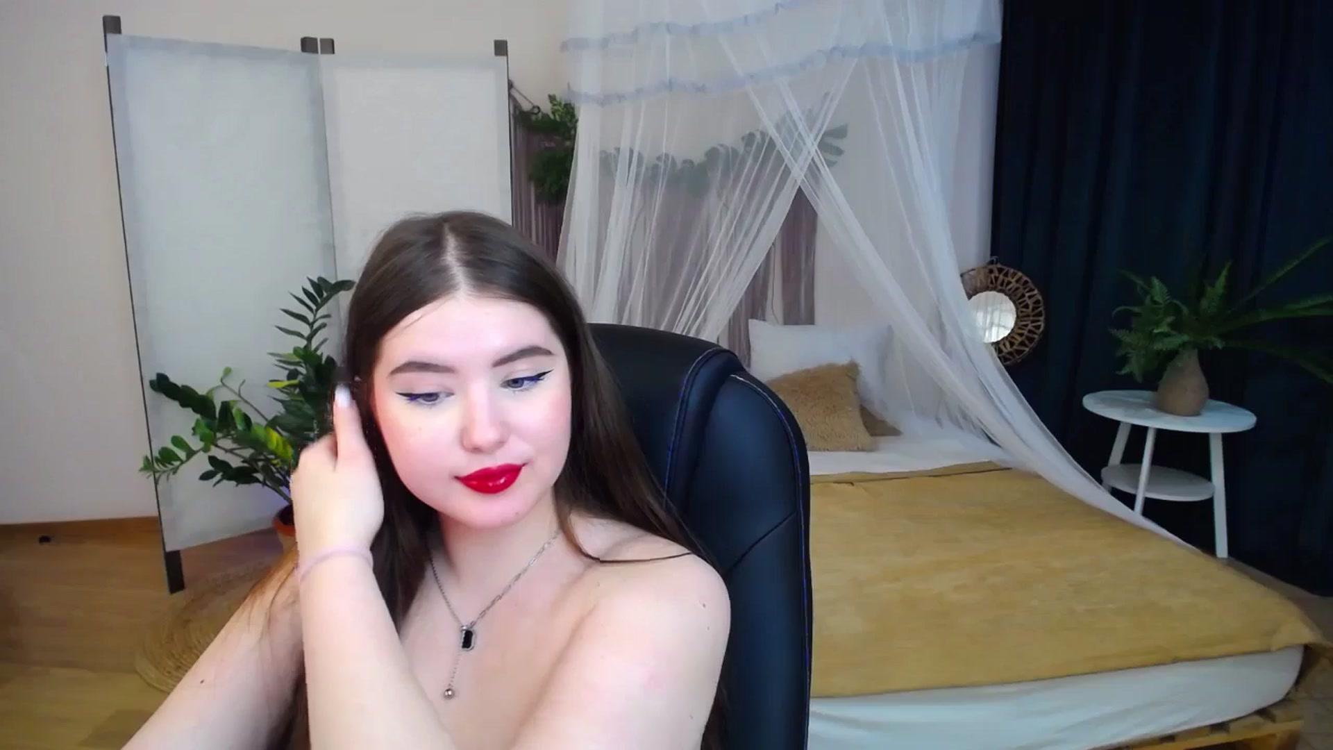 Gallery image thumbnail from AdmireMyEyes's myfreecams stream on, 11/22/2024, 10:38 image 17 of 20