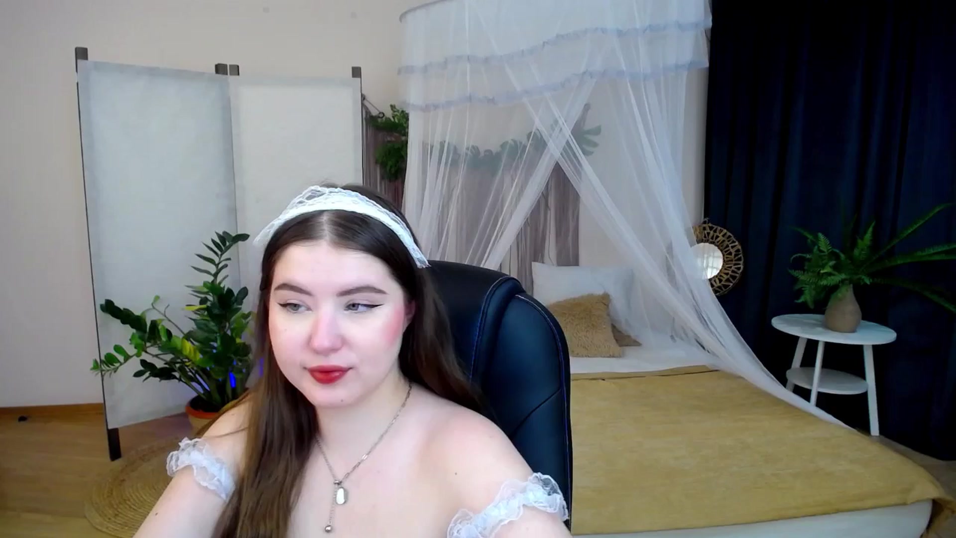 Gallery image thumbnail from AdmireMyEyes's myfreecams stream on, 11/23/2024, 09:49 image 9 of 20