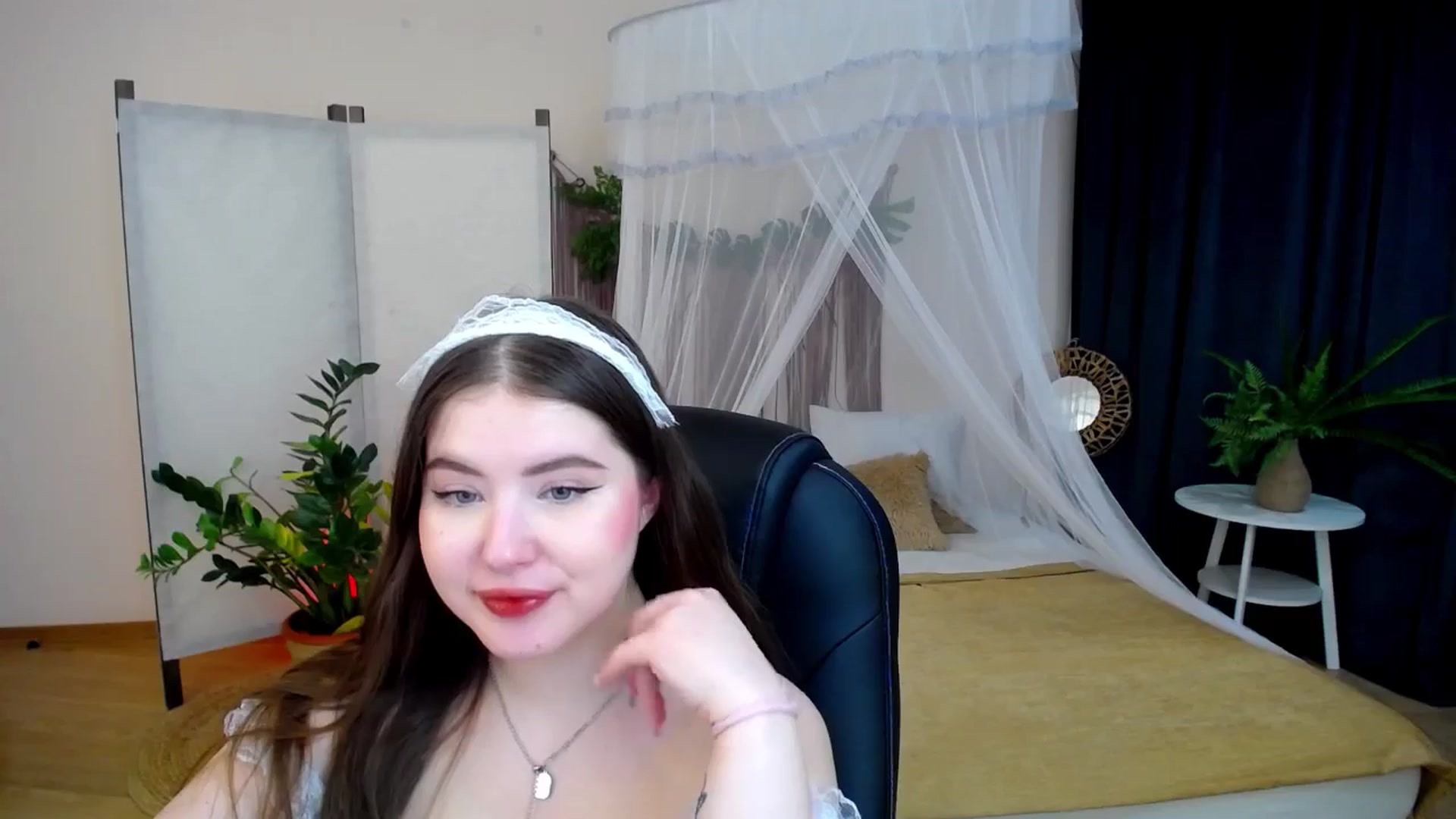 Gallery image thumbnail from AdmireMyEyes's myfreecams stream on, 11/23/2024, 09:49 image 11 of 20