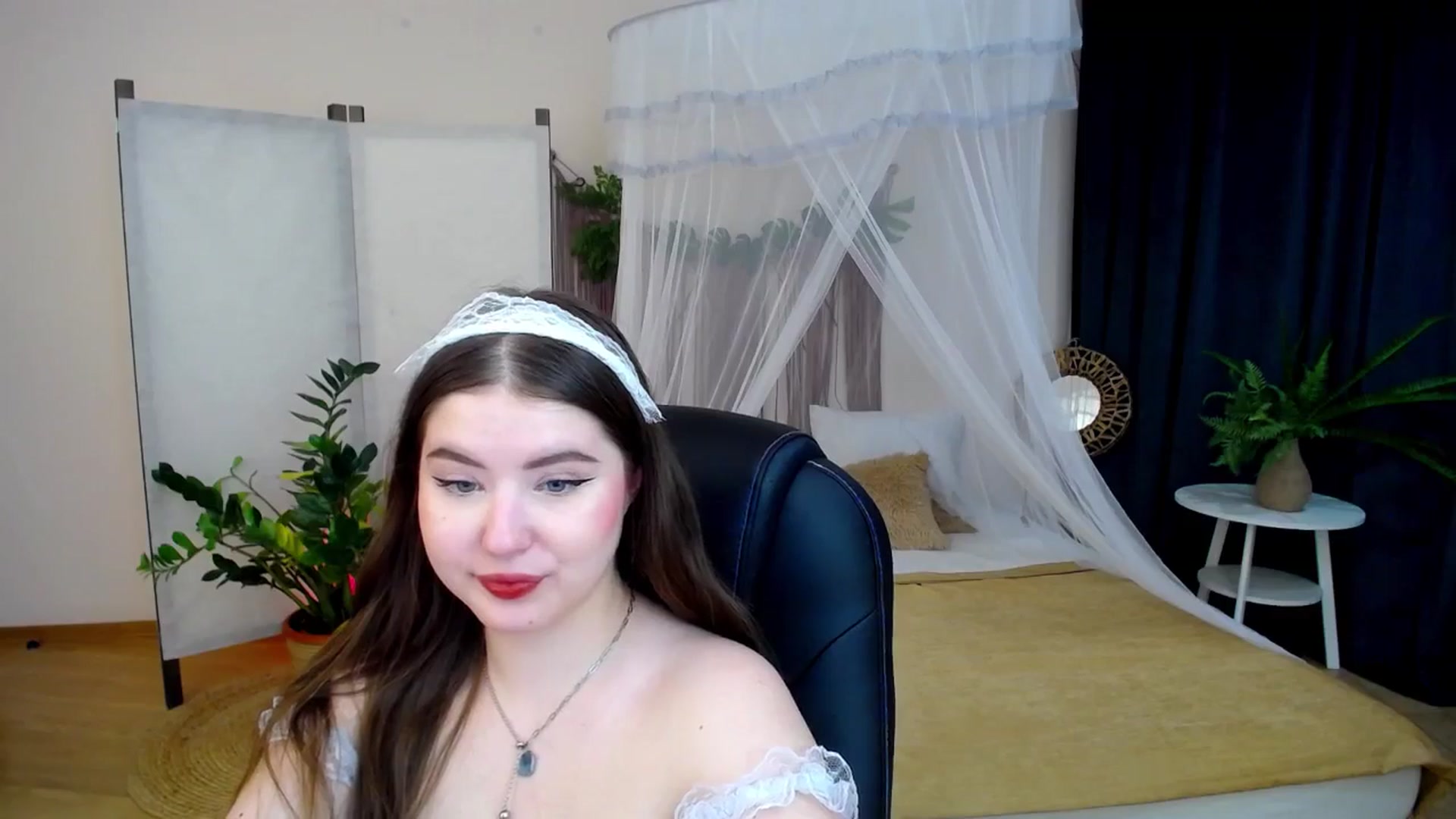 Gallery image thumbnail from AdmireMyEyes's myfreecams stream on, 11/23/2024, 09:49 image 12 of 20