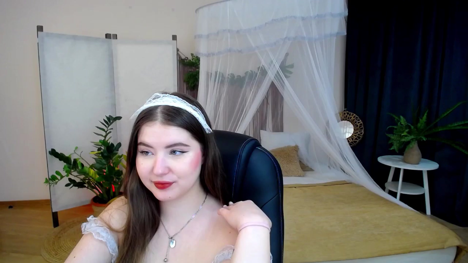 Gallery image thumbnail from AdmireMyEyes's myfreecams stream on, 11/23/2024, 09:49 image 10 of 20
