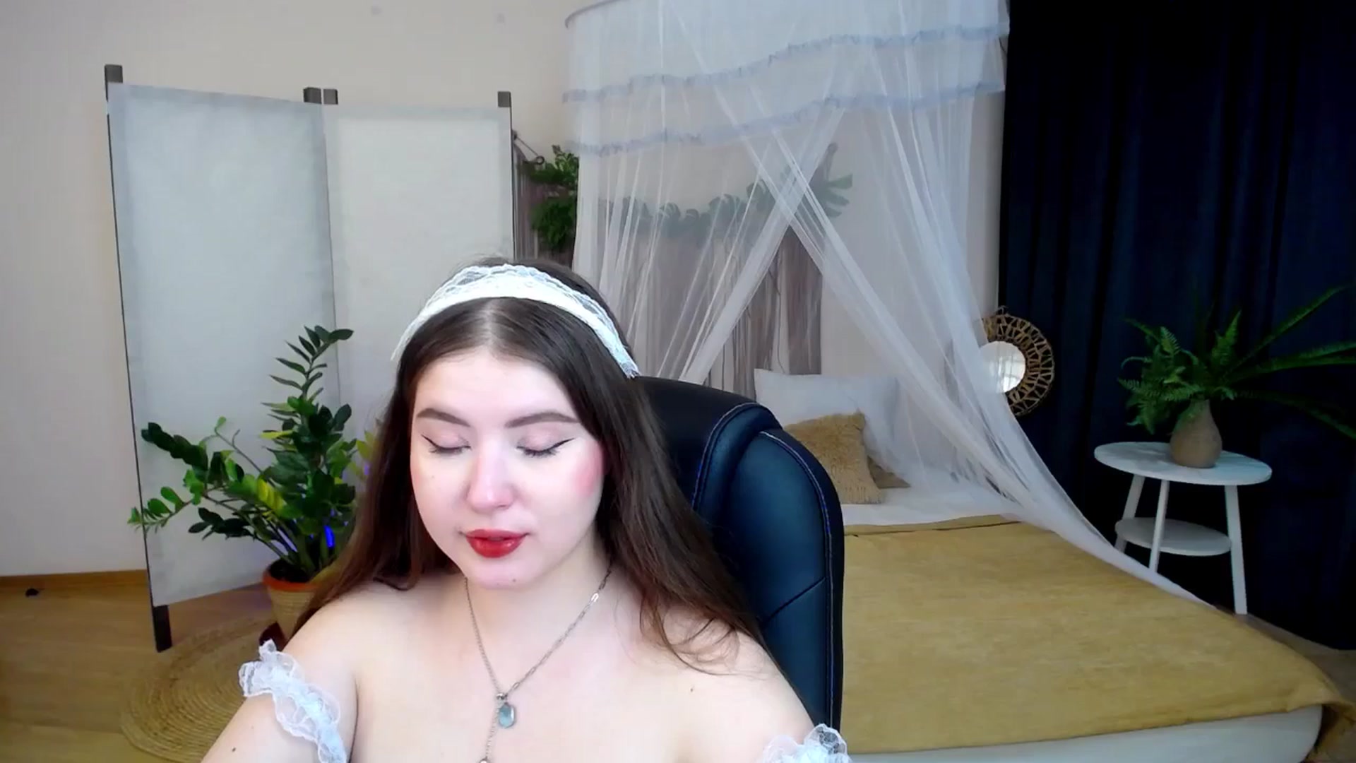 Gallery image thumbnail from AdmireMyEyes's myfreecams stream on, 11/23/2024, 10:12 image 10 of 20
