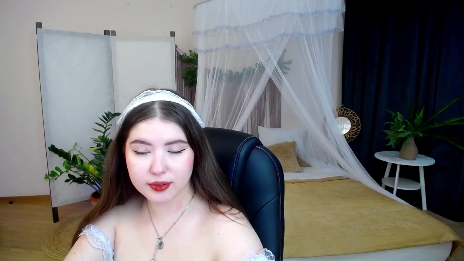 Gallery image thumbnail from AdmireMyEyes's myfreecams stream on, 11/23/2024, 10:12 image 15 of 20