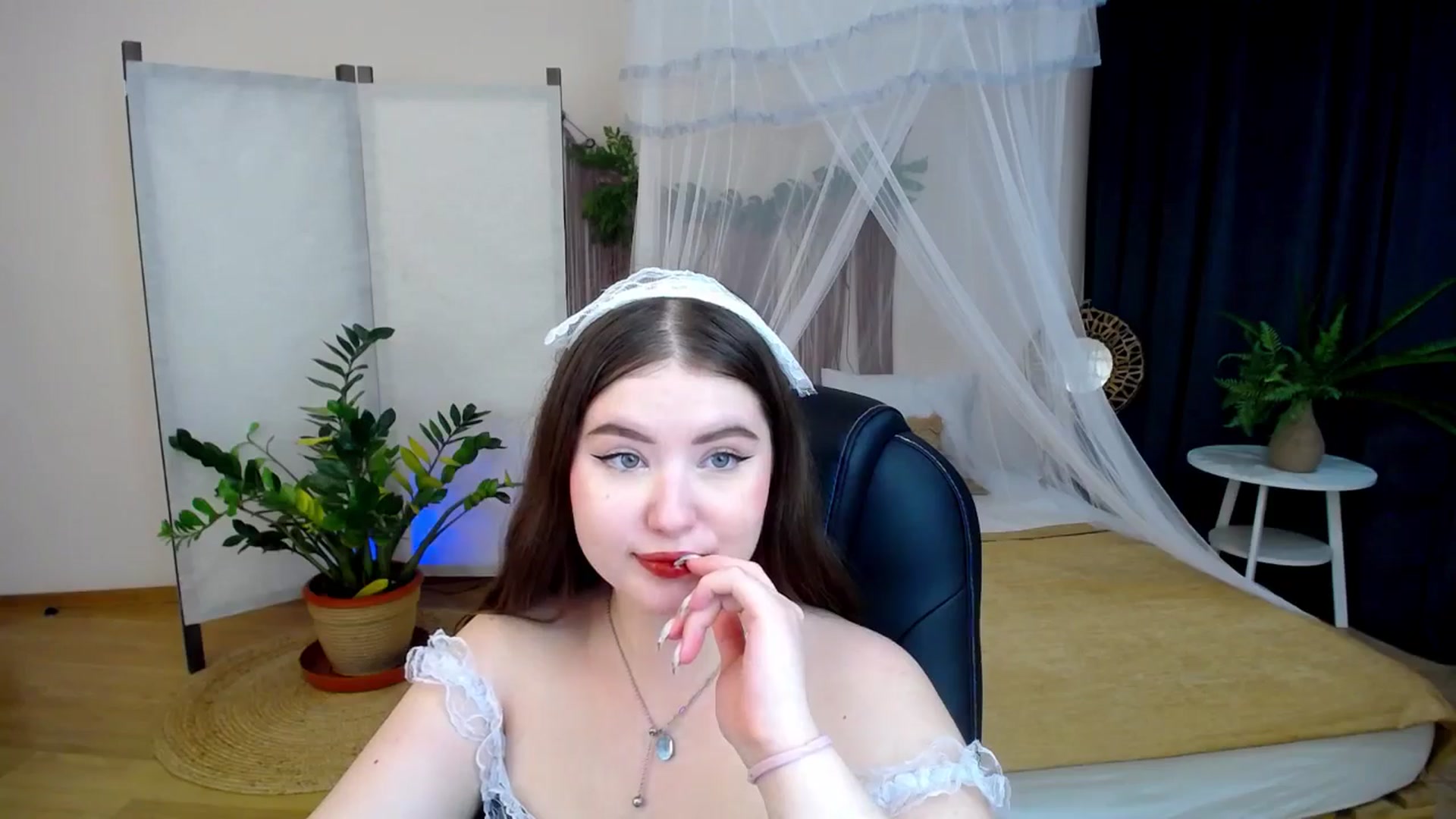 Gallery image thumbnail from AdmireMyEyes's myfreecams stream on, 11/23/2024, 11:33 image 11 of 20