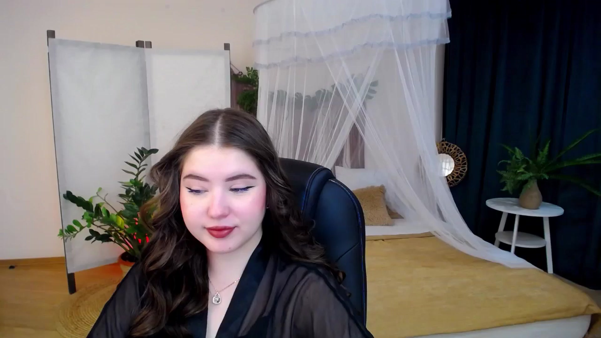 Gallery image thumbnail from AdmireMyEyes's myfreecams stream on, 11/25/2024, 04:04 image 9 of 20