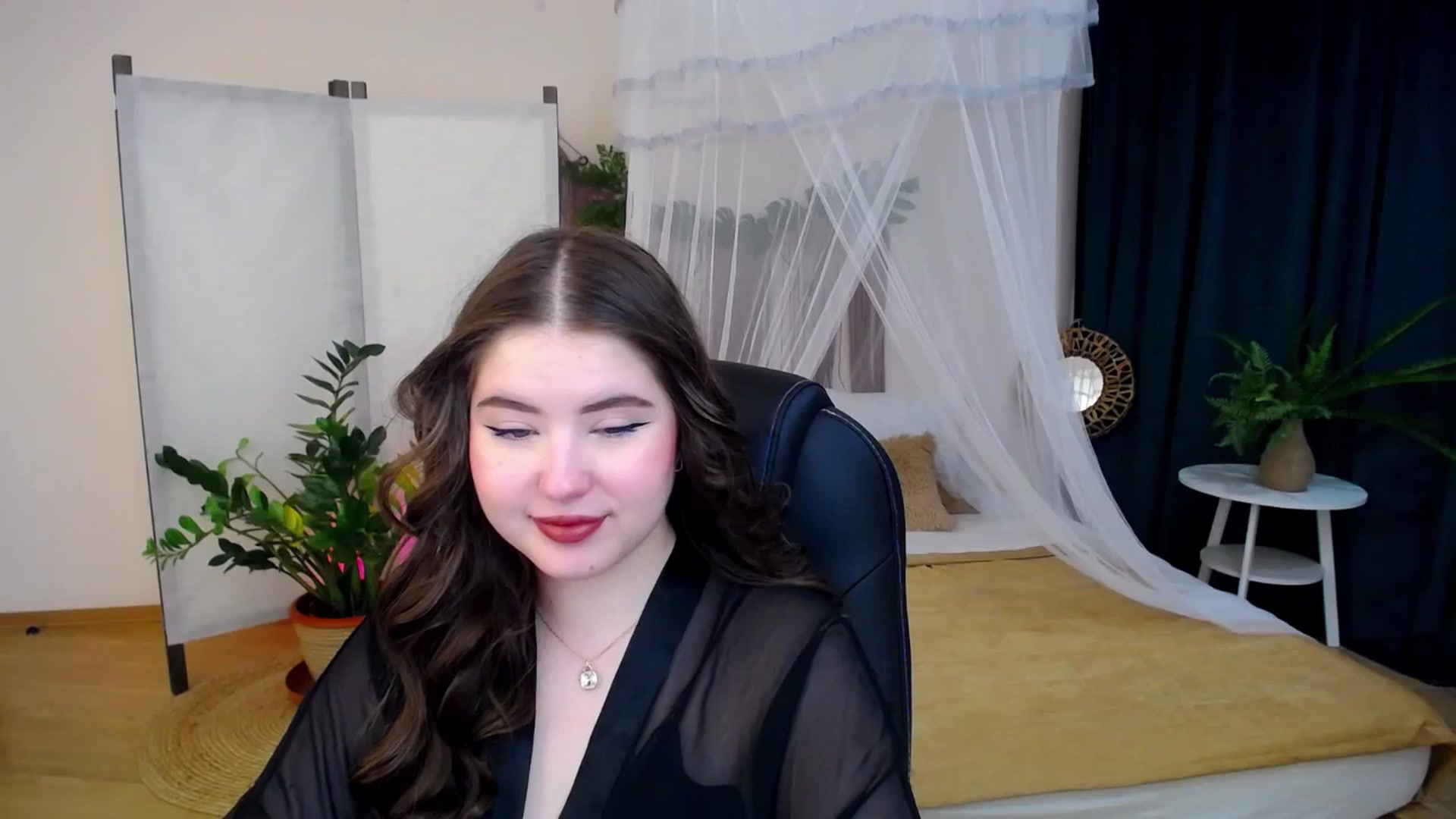Gallery image thumbnail from AdmireMyEyes's myfreecams stream on, 11/25/2024, 04:04 image 19 of 20