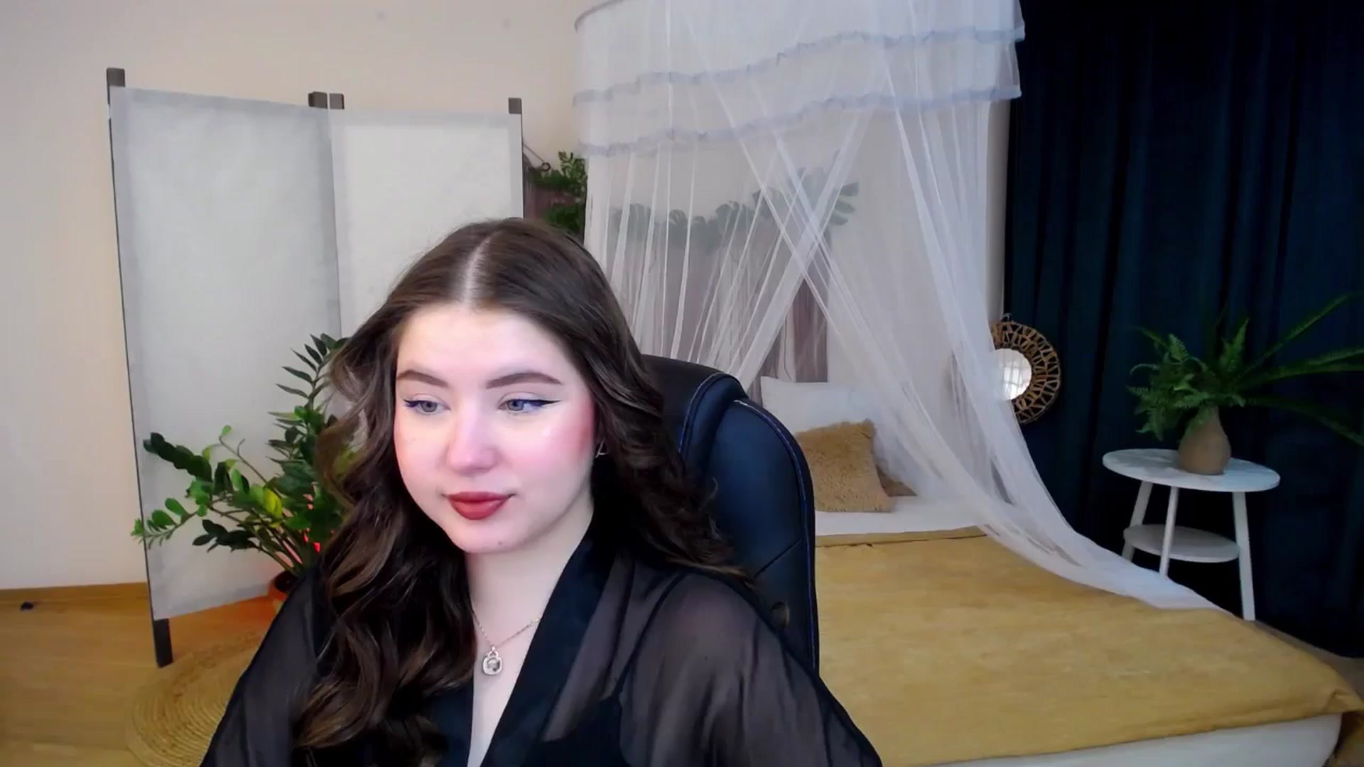 Gallery image thumbnail from AdmireMyEyes's myfreecams stream on, 11/25/2024, 04:04 image 8 of 20