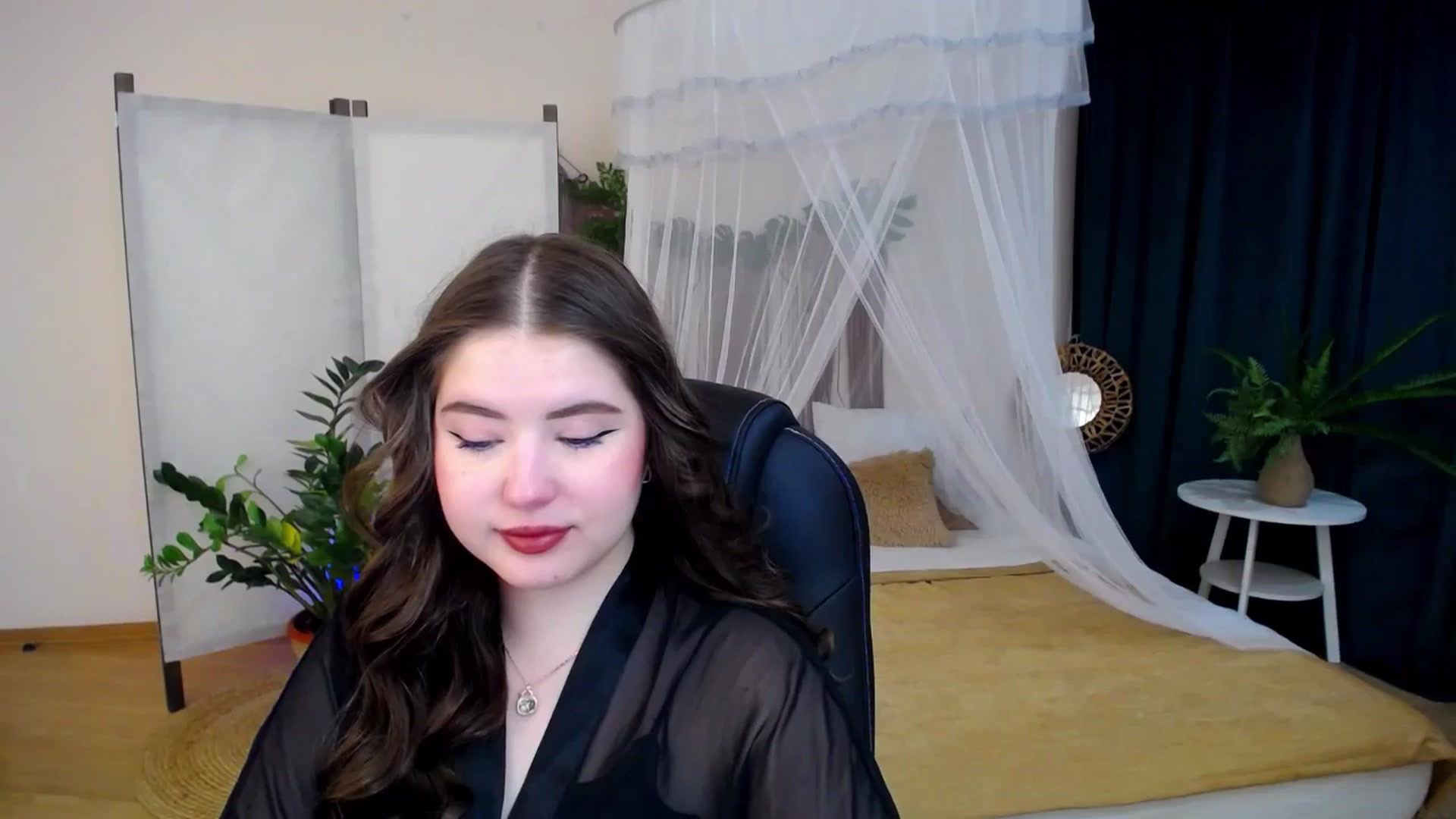 Gallery image thumbnail from AdmireMyEyes's myfreecams stream on, 11/25/2024, 04:04 image 7 of 20