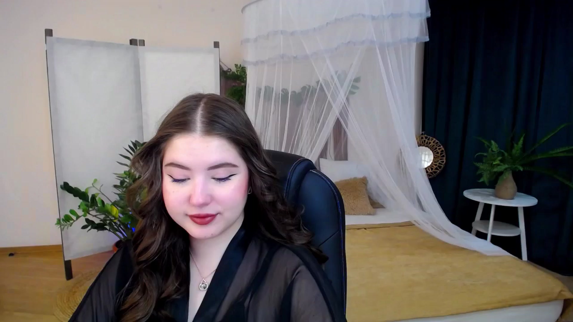 Gallery image thumbnail from AdmireMyEyes's myfreecams stream on, 11/25/2024, 04:04 image 1 of 20