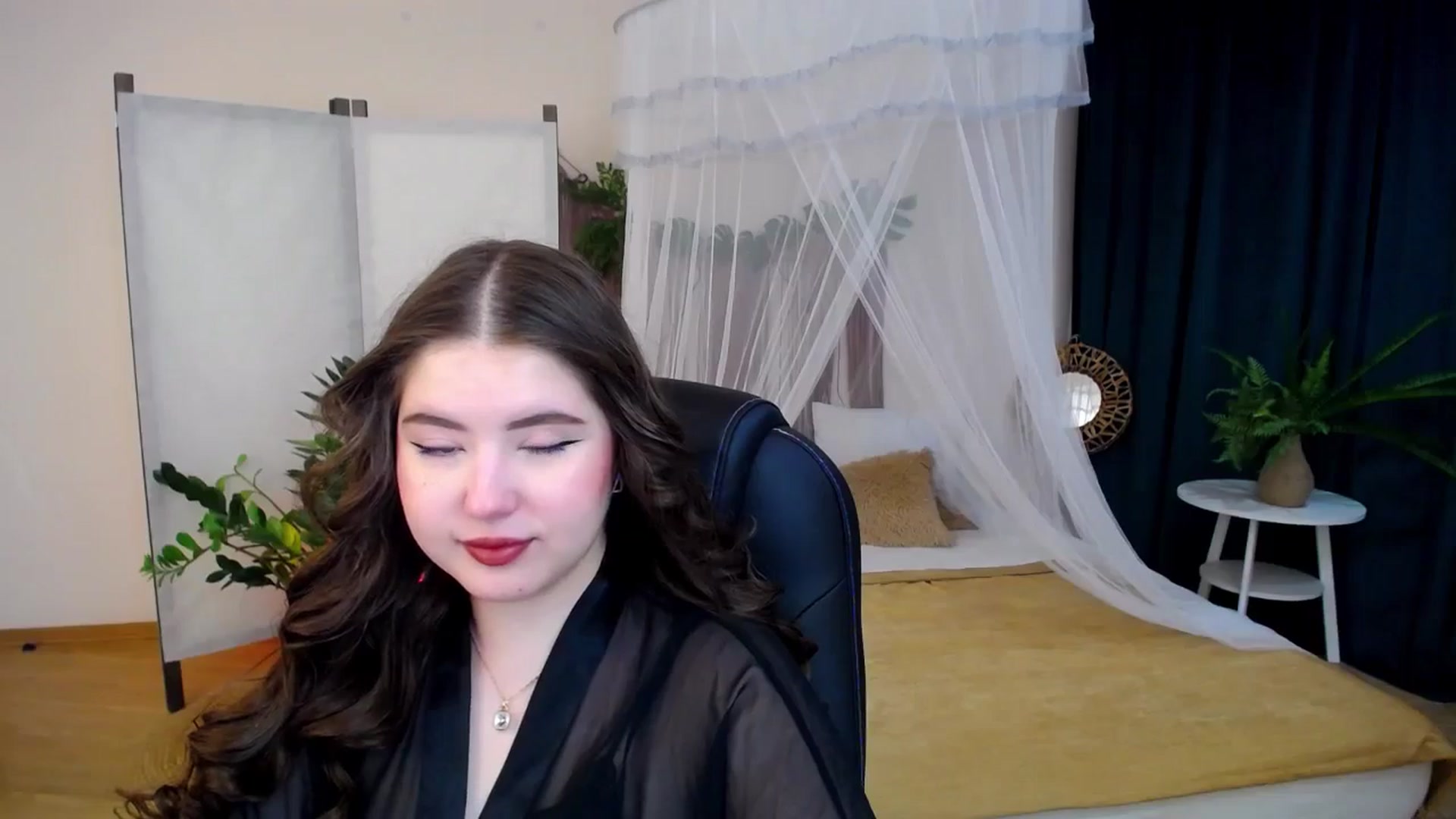 Gallery image thumbnail from AdmireMyEyes's myfreecams stream on, 11/25/2024, 04:04 image 3 of 20