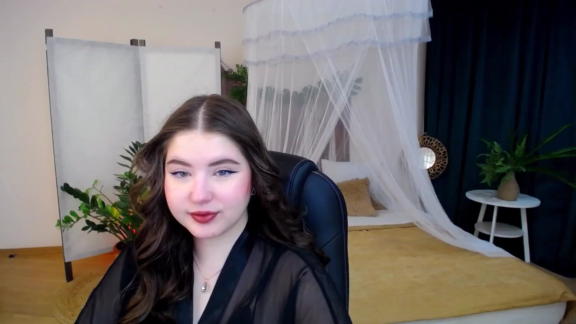 Gallery image thumbnail from AdmireMyEyes's myfreecams stream on, 11/25/2024, 04:04 image 2 of 20