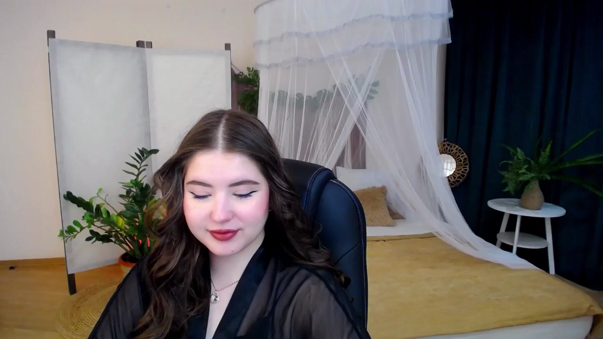 Gallery image thumbnail from AdmireMyEyes's myfreecams stream on, 11/25/2024, 04:04 image 11 of 20