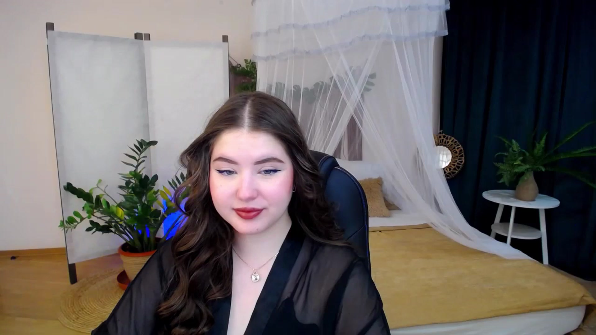 Gallery image thumbnail from AdmireMyEyes's myfreecams stream on, 11/25/2024, 04:04 image 18 of 20