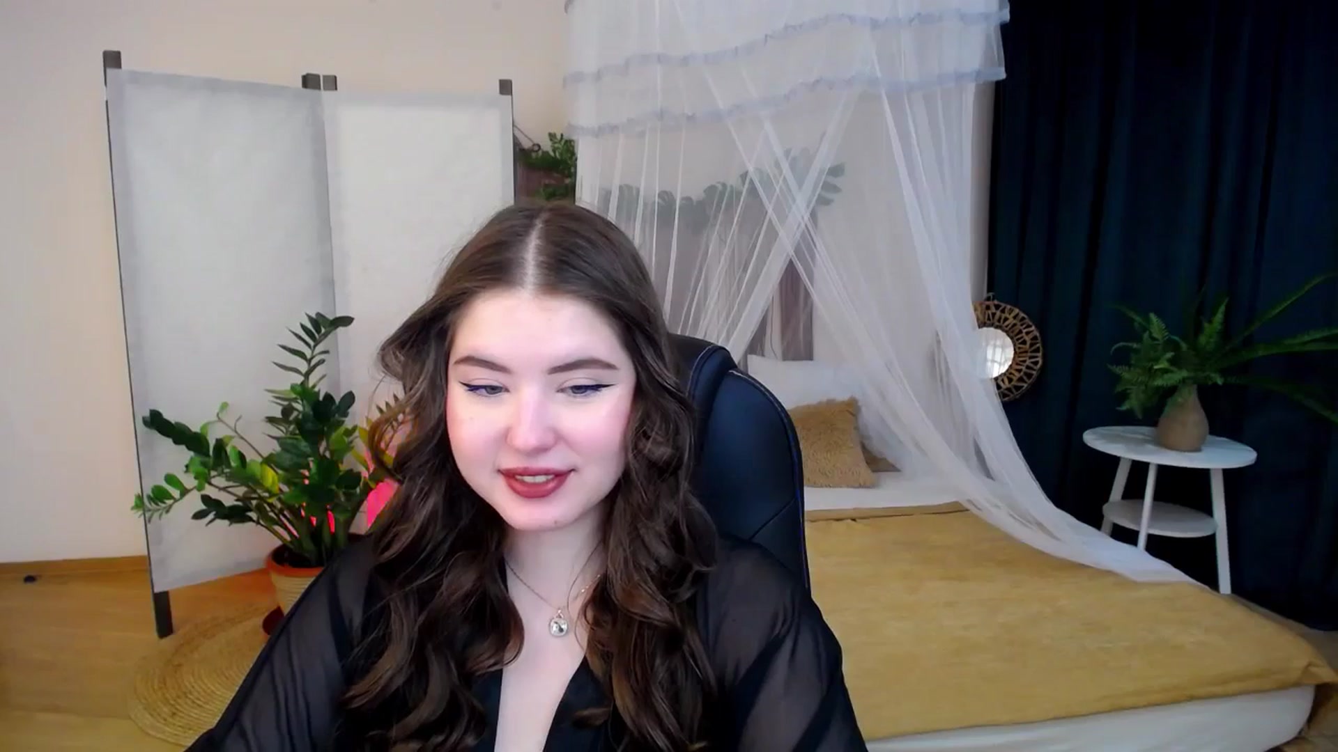 Gallery image thumbnail from AdmireMyEyes's myfreecams stream on, 11/25/2024, 04:04 image 16 of 20