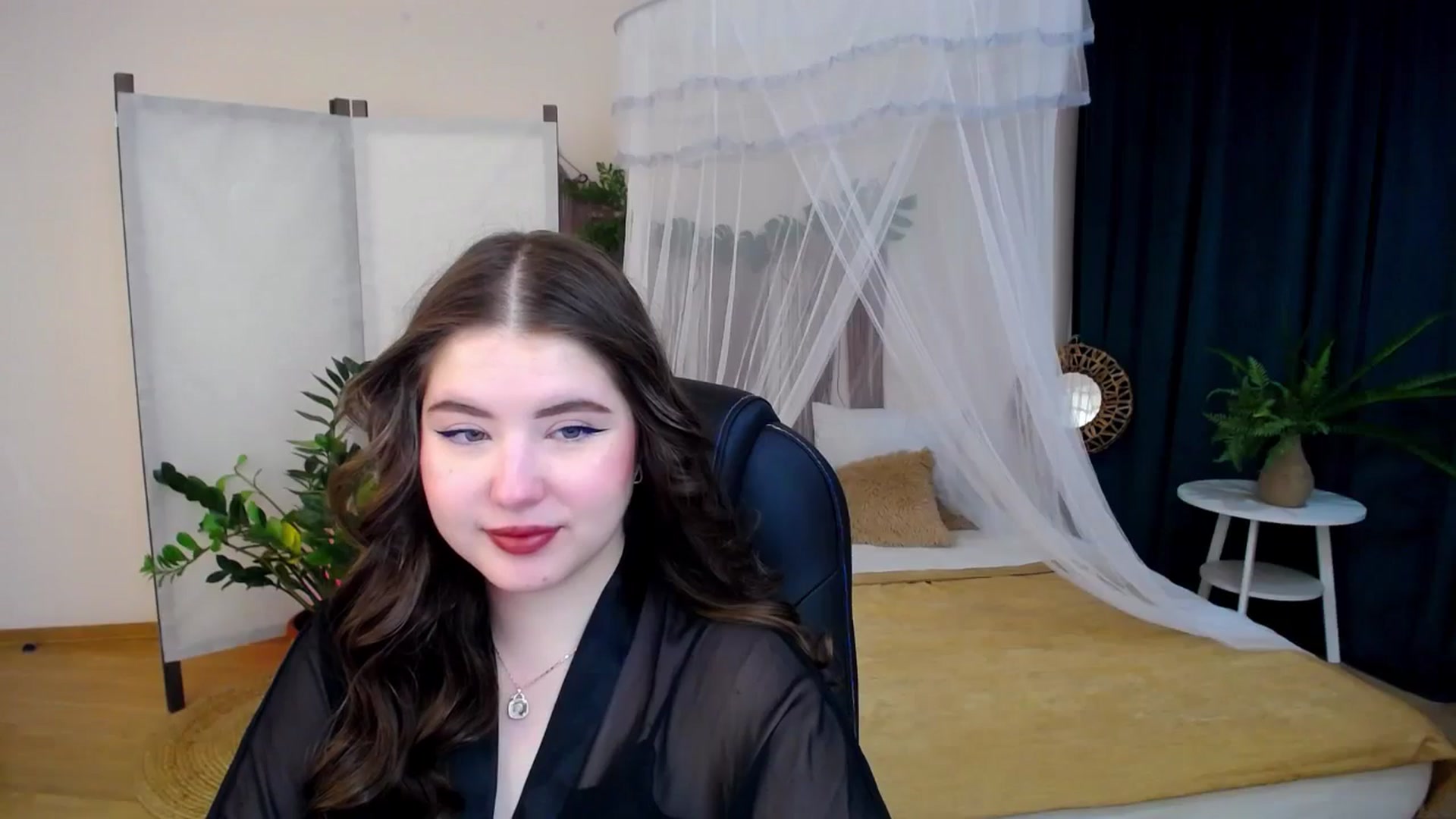 Gallery image thumbnail from AdmireMyEyes's myfreecams stream on, 11/25/2024, 04:04 image 6 of 20