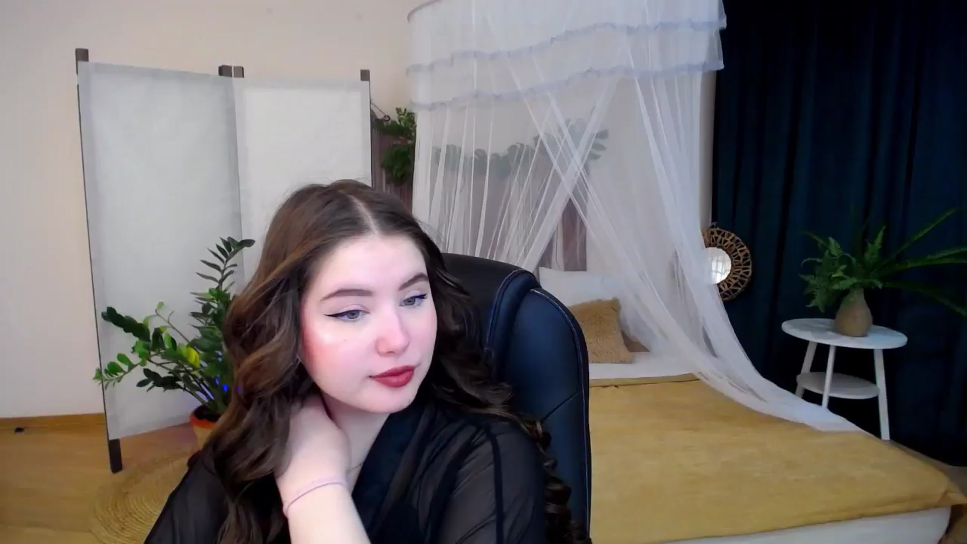 Gallery image thumbnail from AdmireMyEyes's myfreecams stream on, 11/25/2024, 04:04 image 10 of 20