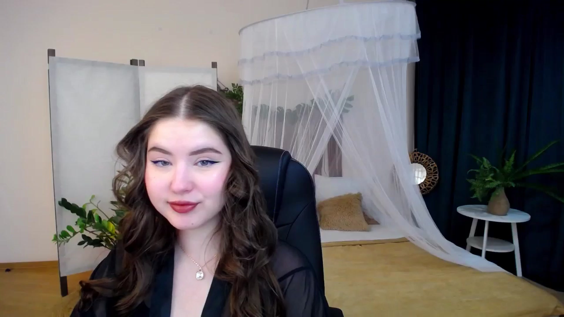 Gallery image thumbnail from AdmireMyEyes's myfreecams stream on, 11/25/2024, 04:04 image 15 of 20