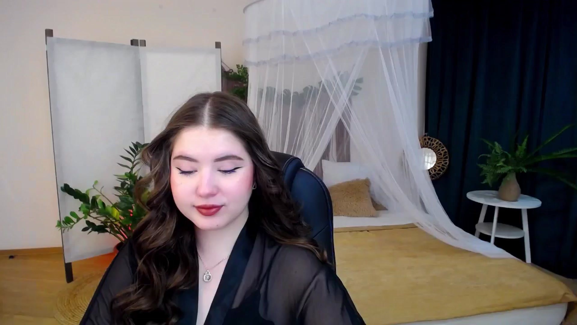 Gallery image thumbnail from AdmireMyEyes's myfreecams stream on, 11/25/2024, 04:04 image 5 of 20