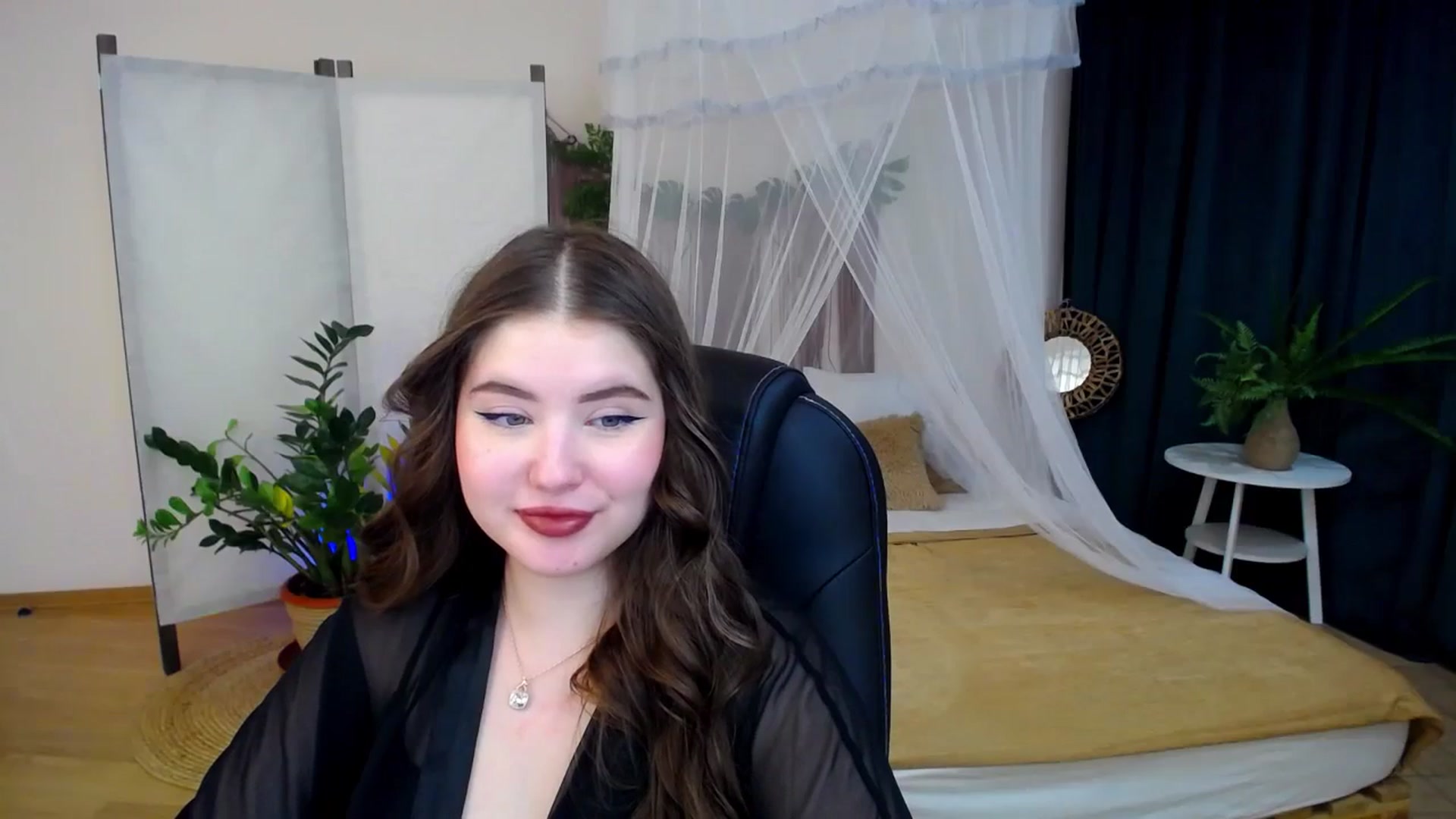 Gallery image thumbnail from AdmireMyEyes's myfreecams stream on, 11/25/2024, 06:50 image 17 of 20