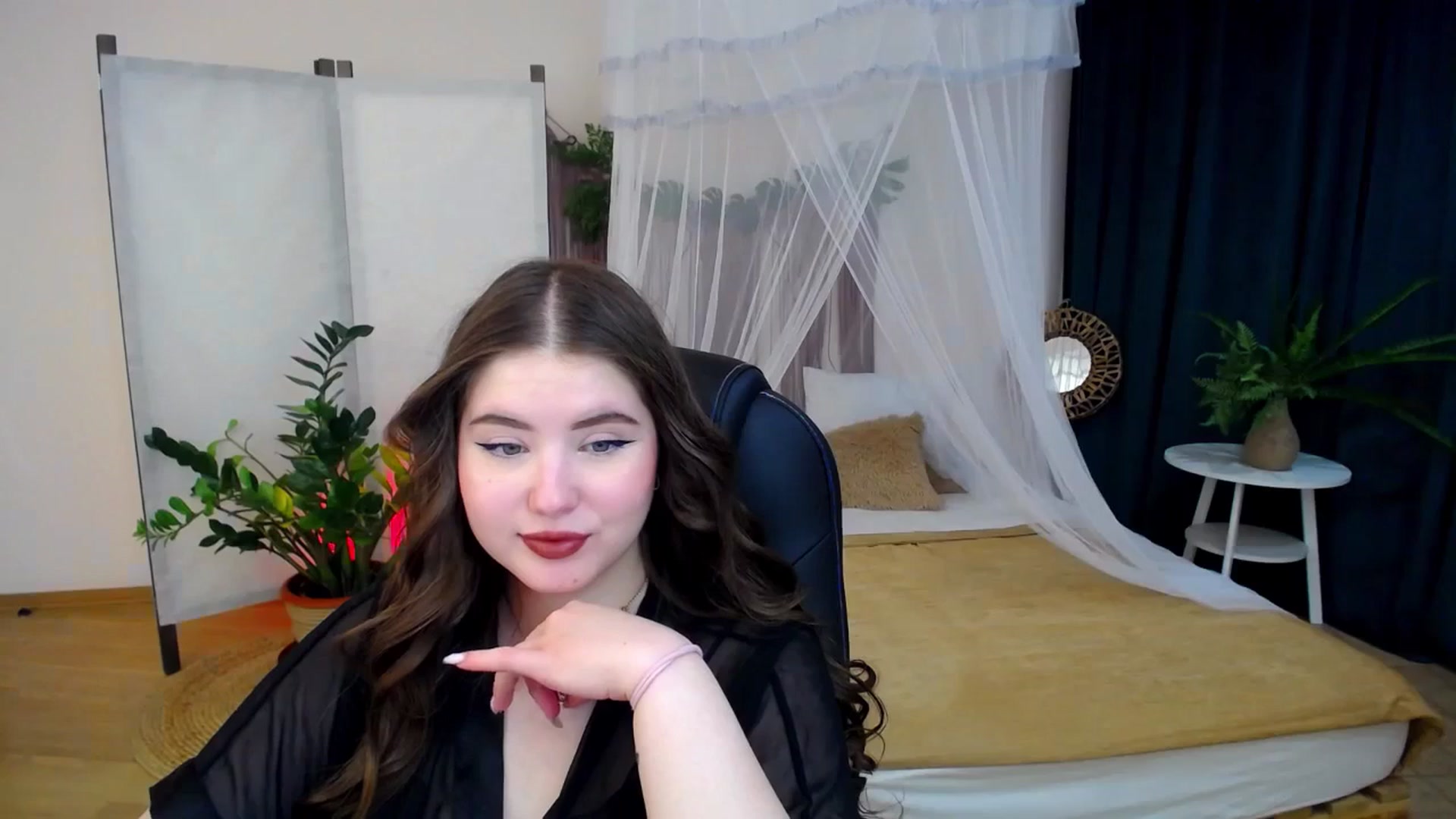 Gallery image thumbnail from AdmireMyEyes's myfreecams stream on, 11/25/2024, 06:50 image 6 of 20