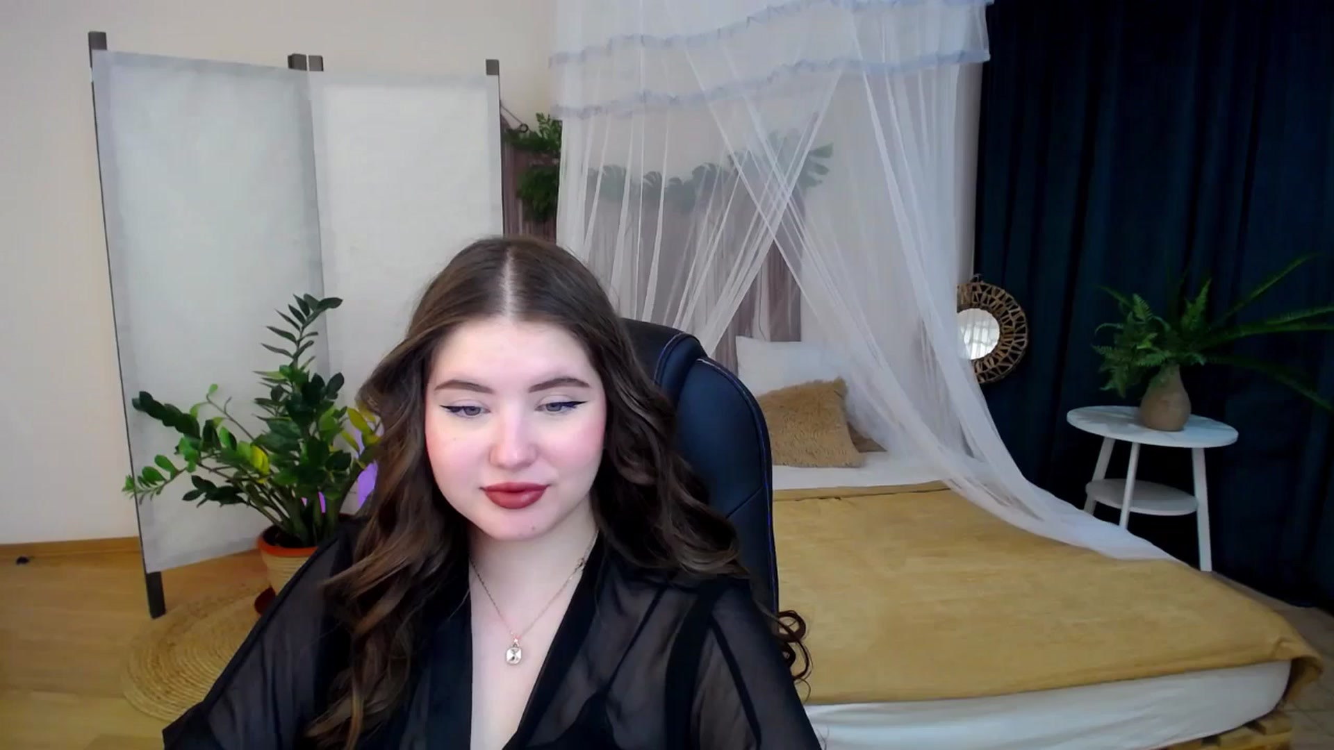 Gallery image thumbnail from AdmireMyEyes's myfreecams stream on, 11/25/2024, 06:50 image 7 of 20