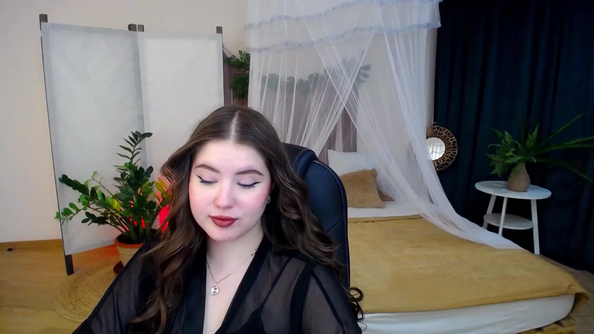 Gallery image thumbnail from AdmireMyEyes's myfreecams stream on, 11/25/2024, 06:50 image 5 of 20