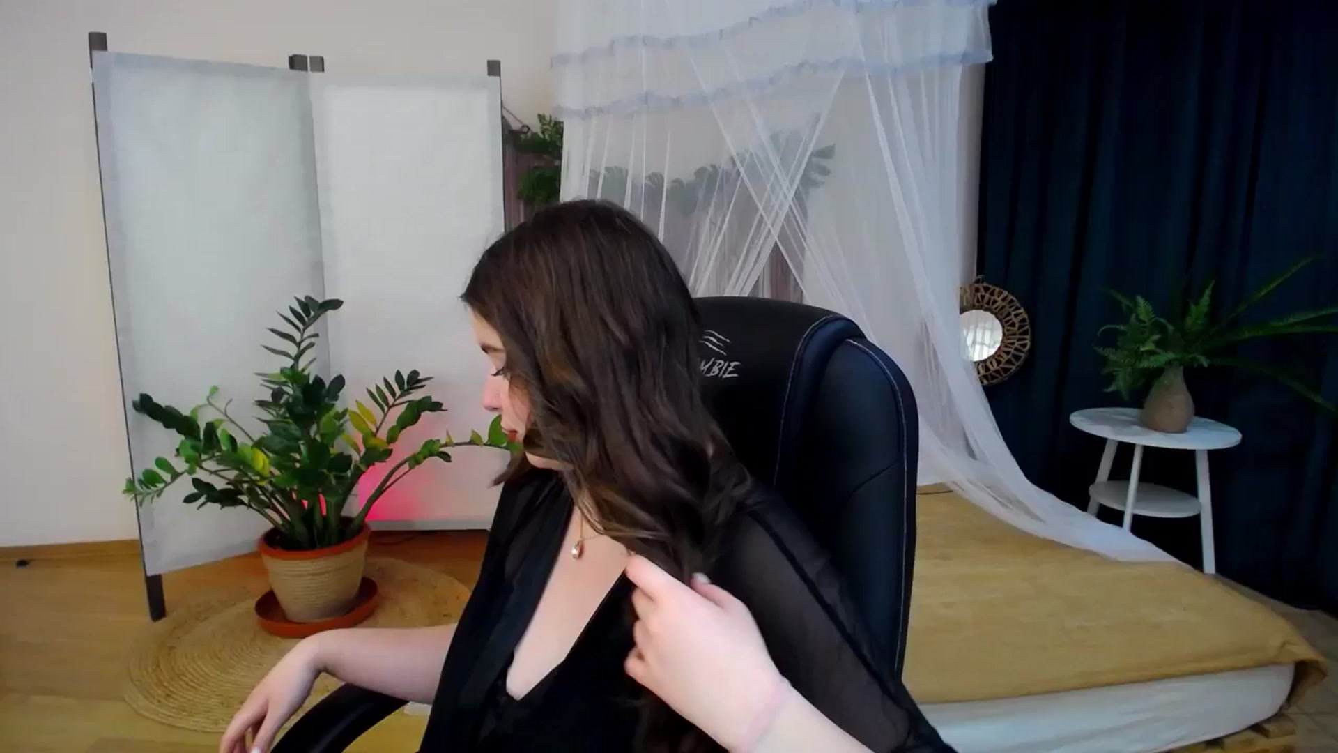 Gallery image thumbnail from AdmireMyEyes's myfreecams stream on, 11/25/2024, 06:50 image 19 of 20