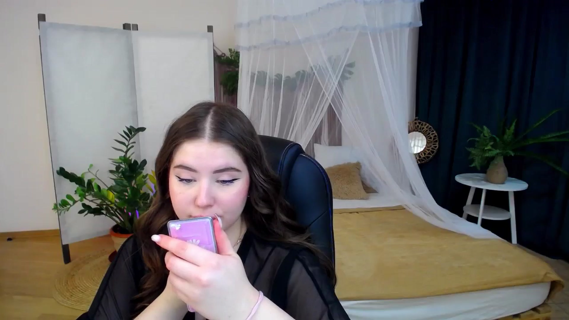 Gallery image thumbnail from AdmireMyEyes's myfreecams stream on, 11/25/2024, 06:50 image 3 of 20