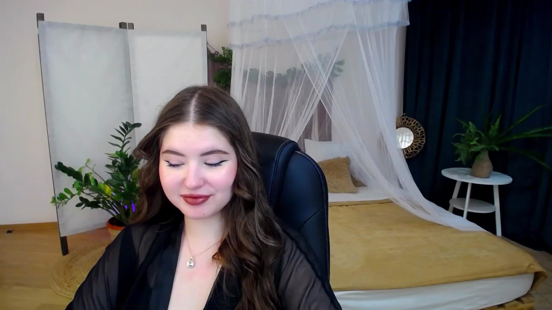 Gallery image thumbnail from AdmireMyEyes's myfreecams stream on, 11/25/2024, 06:50 image 16 of 20