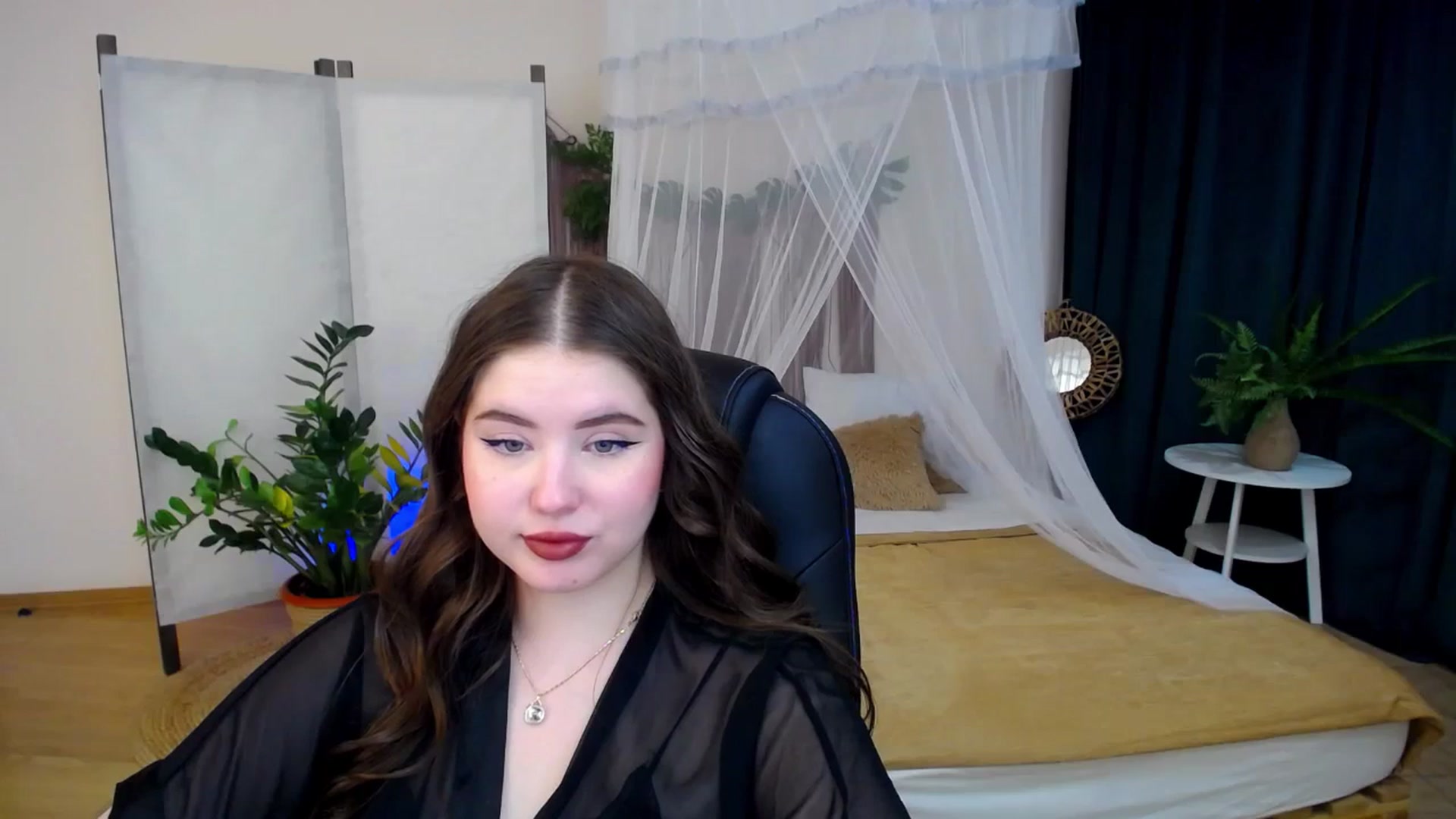 Gallery image thumbnail from AdmireMyEyes's myfreecams stream on, 11/25/2024, 06:50 image 4 of 20