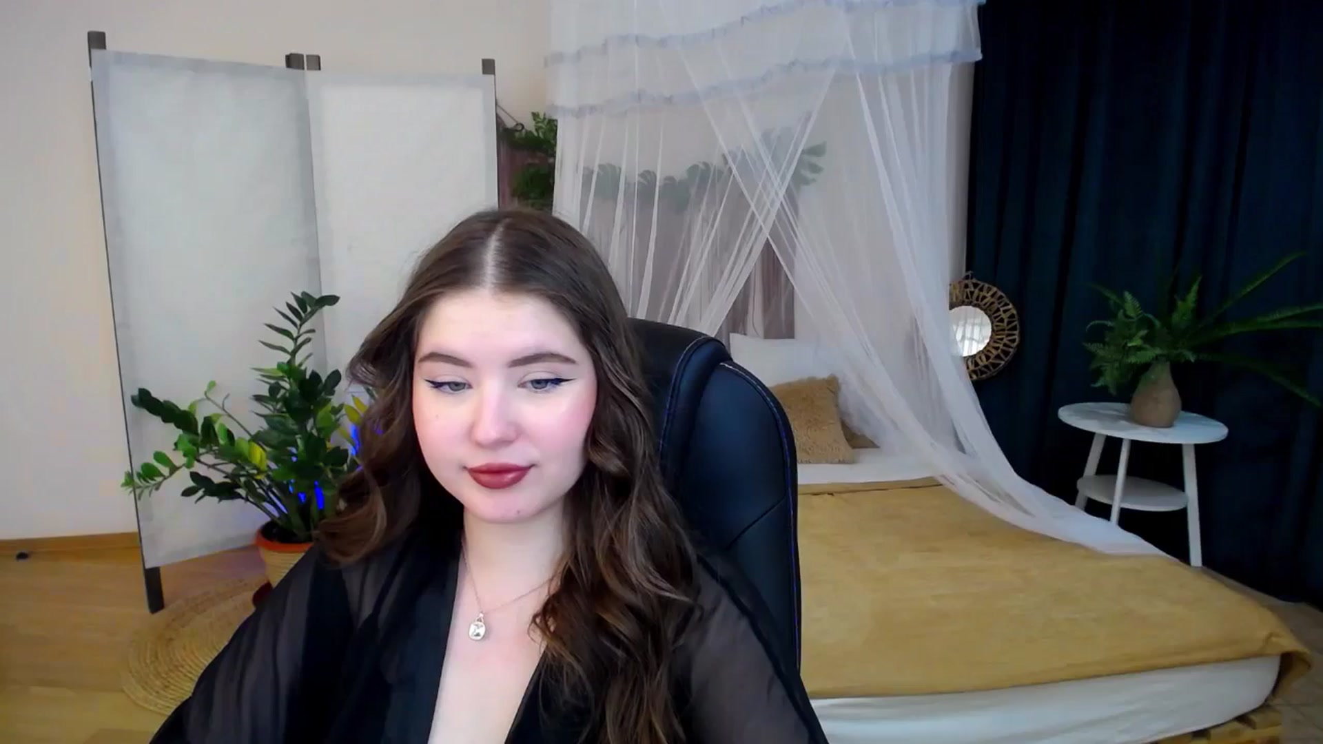Gallery image thumbnail from AdmireMyEyes's myfreecams stream on, 11/25/2024, 06:50 image 18 of 20