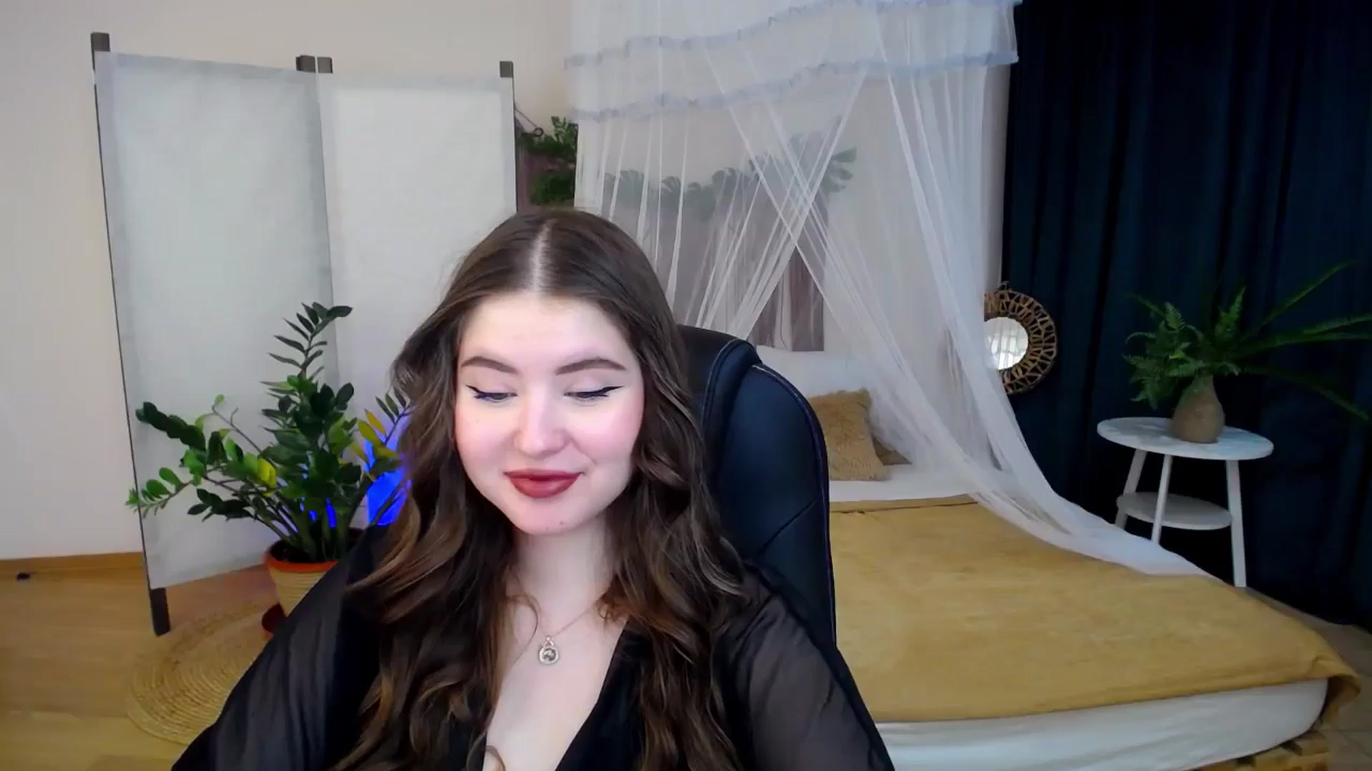 Gallery image thumbnail from AdmireMyEyes's myfreecams stream on, 11/25/2024, 06:50 image 12 of 20