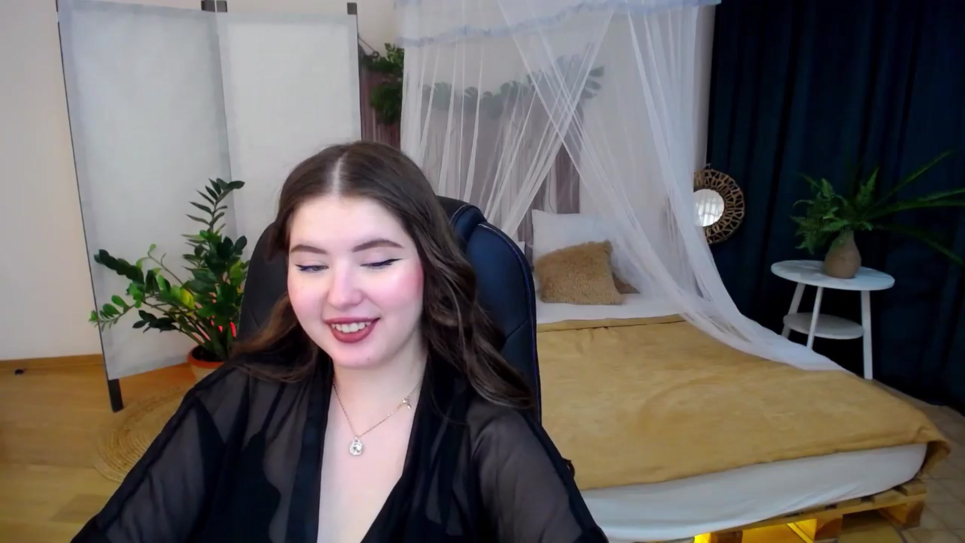 Gallery image thumbnail from AdmireMyEyes's myfreecams stream on, 11/25/2024, 07:32 image 7 of 20