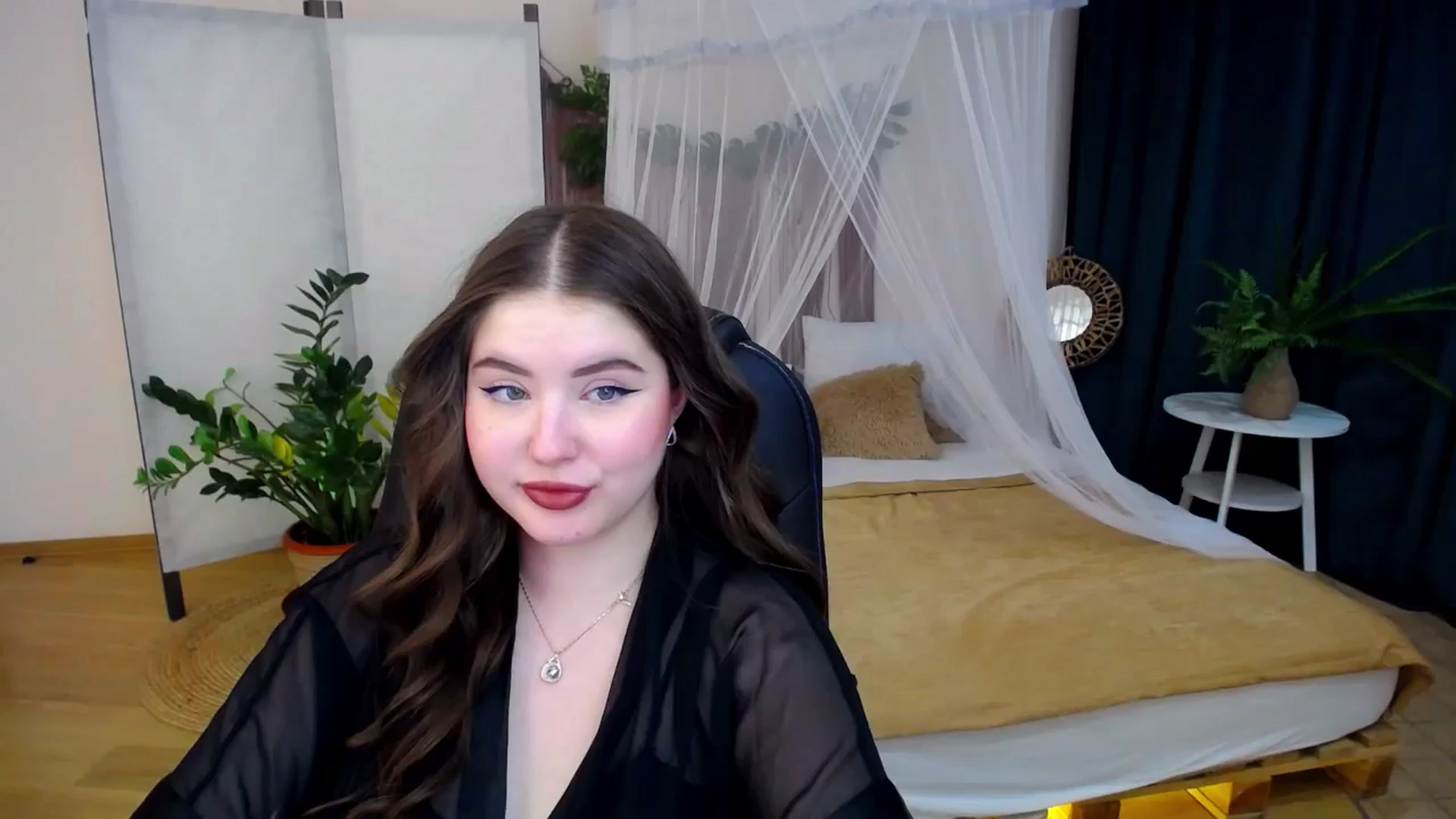 Gallery image thumbnail from AdmireMyEyes's myfreecams stream on, 11/25/2024, 07:32 image 2 of 20