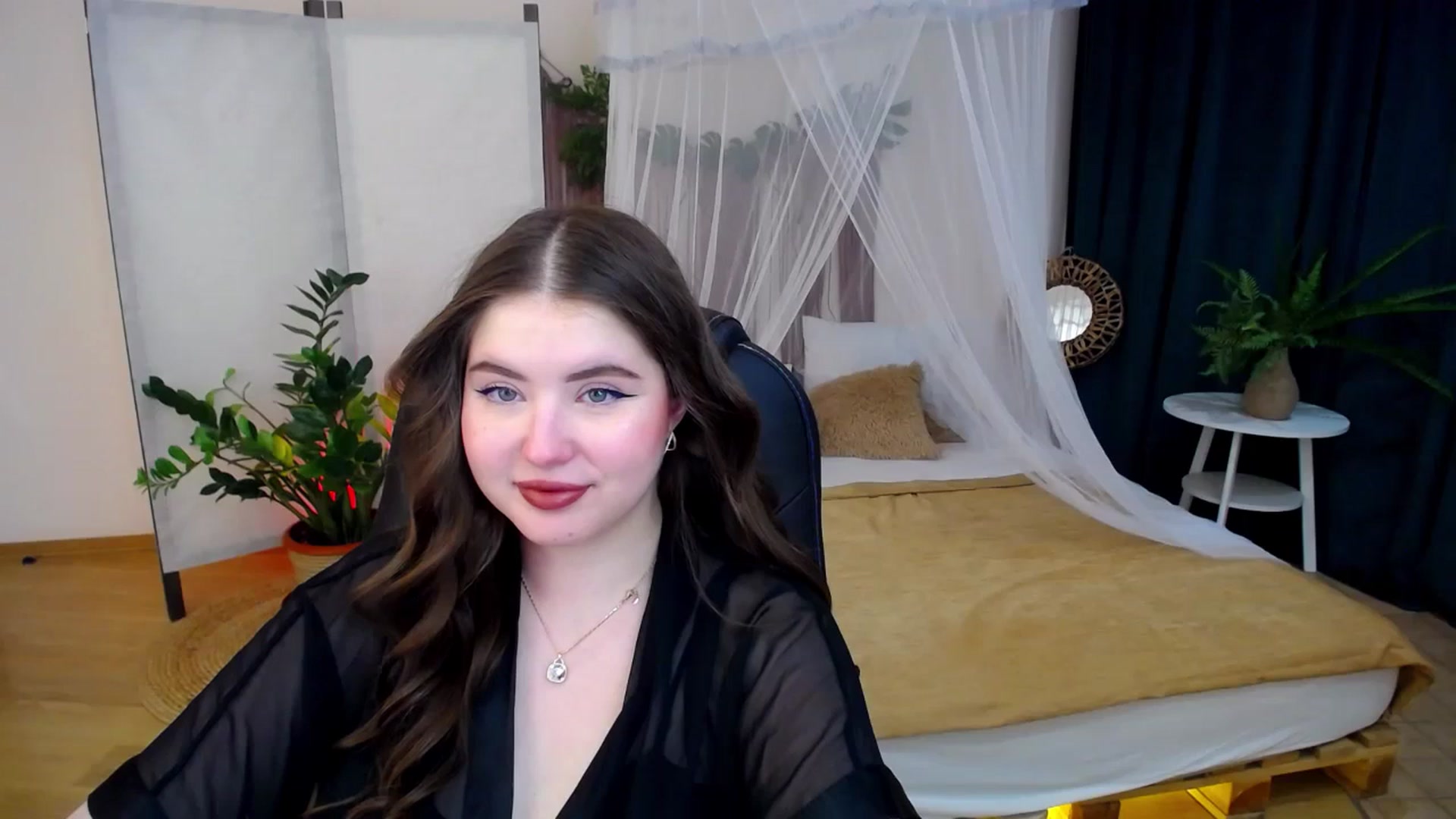Gallery image thumbnail from AdmireMyEyes's myfreecams stream on, 11/25/2024, 07:32 image 1 of 20