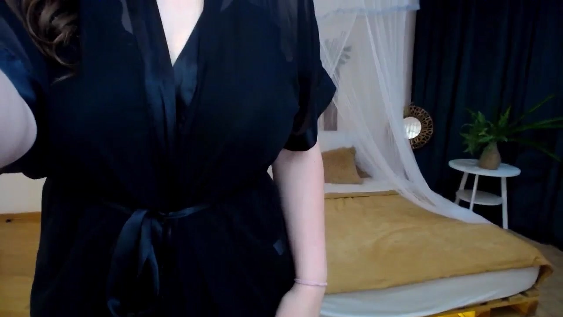 Gallery image thumbnail from AdmireMyEyes's myfreecams stream on, 11/25/2024, 07:32 image 9 of 20