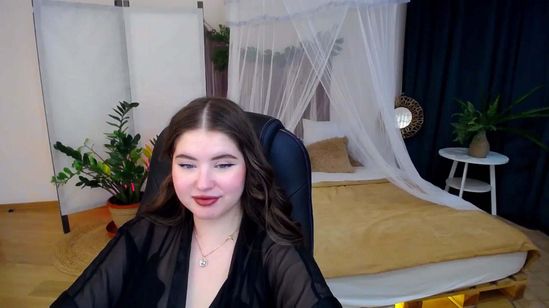 Gallery image thumbnail from AdmireMyEyes's myfreecams stream on, 11/25/2024, 07:32 image 8 of 20