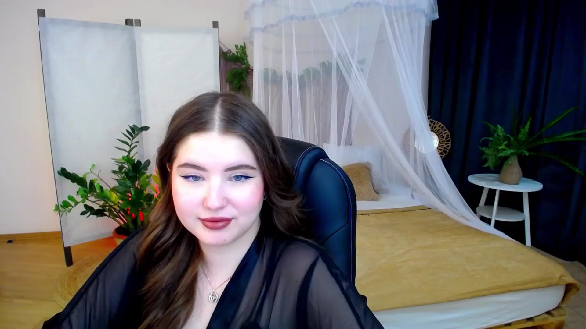 Gallery image thumbnail from AdmireMyEyes's myfreecams stream on, 11/25/2024, 09:43 image 4 of 20