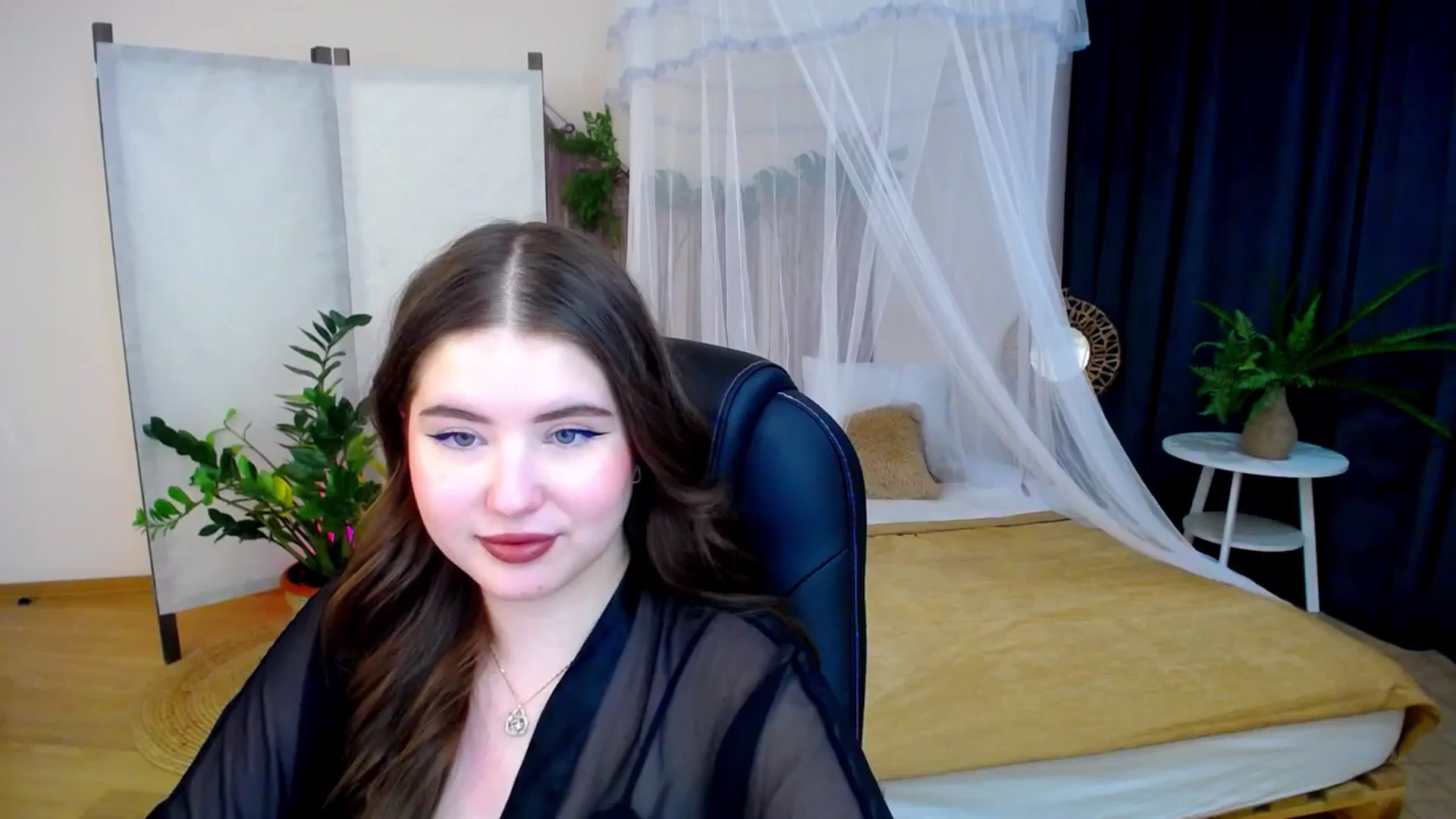 Gallery image thumbnail from AdmireMyEyes's myfreecams stream on, 11/25/2024, 09:43 image 8 of 20