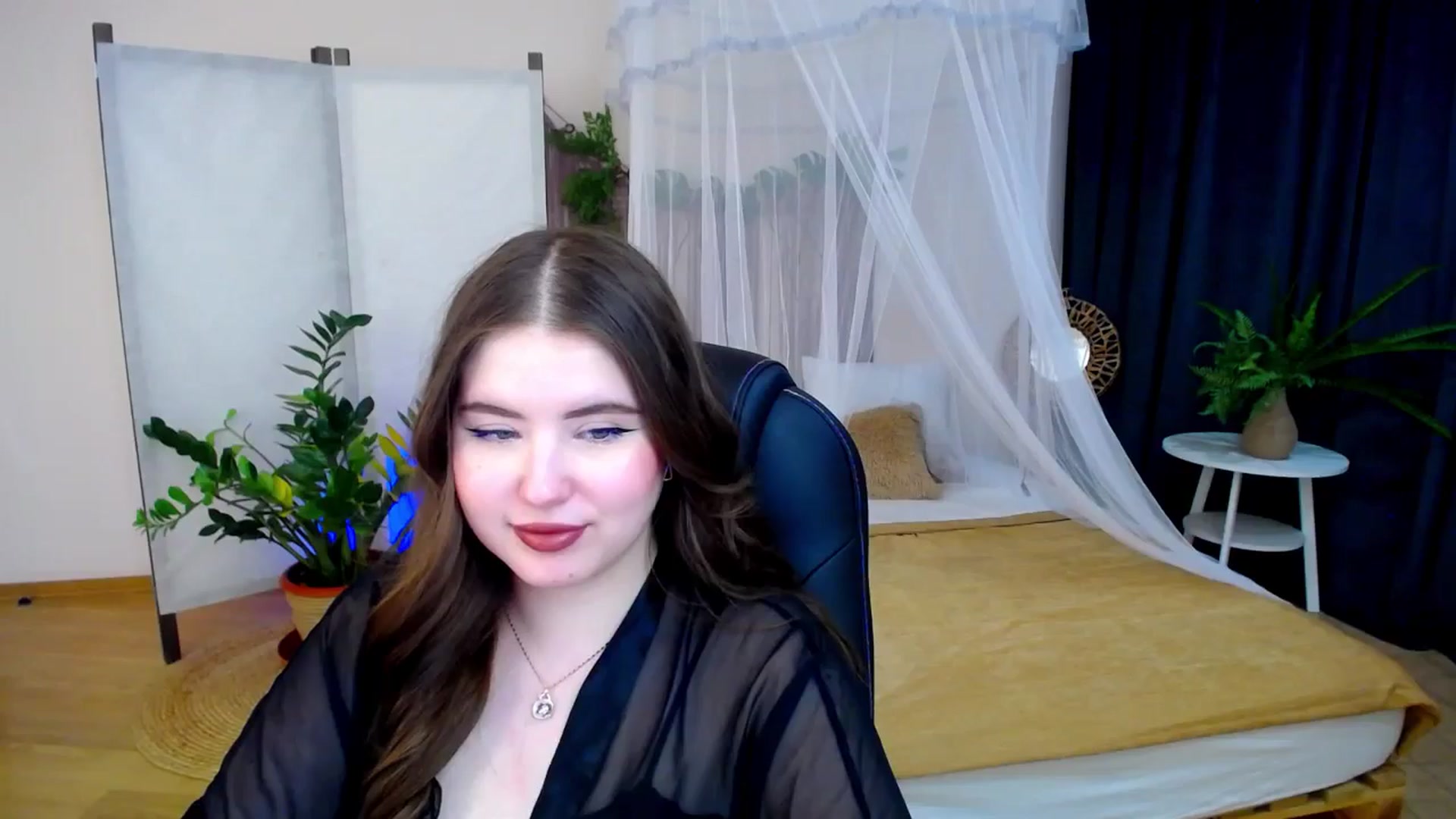 Gallery image thumbnail from AdmireMyEyes's myfreecams stream on, 11/25/2024, 09:43 image 15 of 20