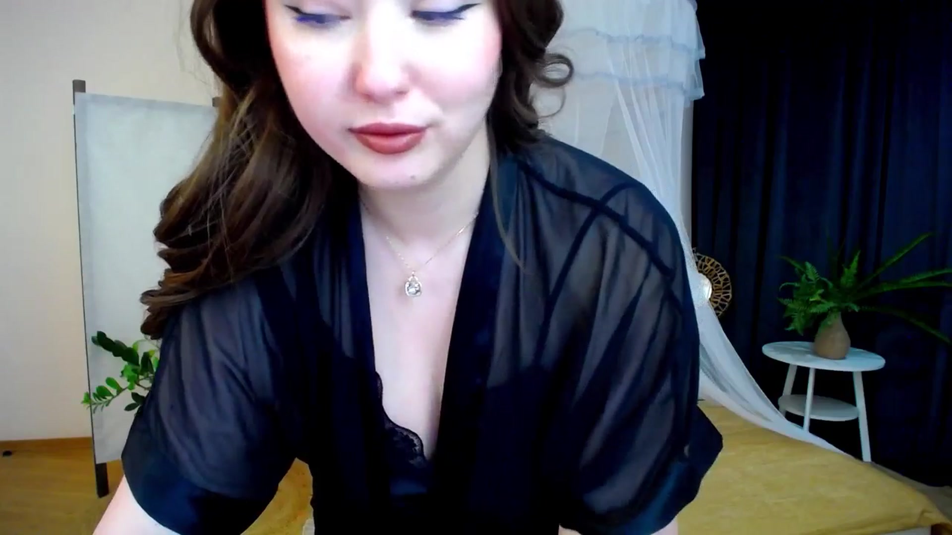 Gallery image thumbnail from AdmireMyEyes's myfreecams stream on, 11/25/2024, 09:43 image 17 of 20