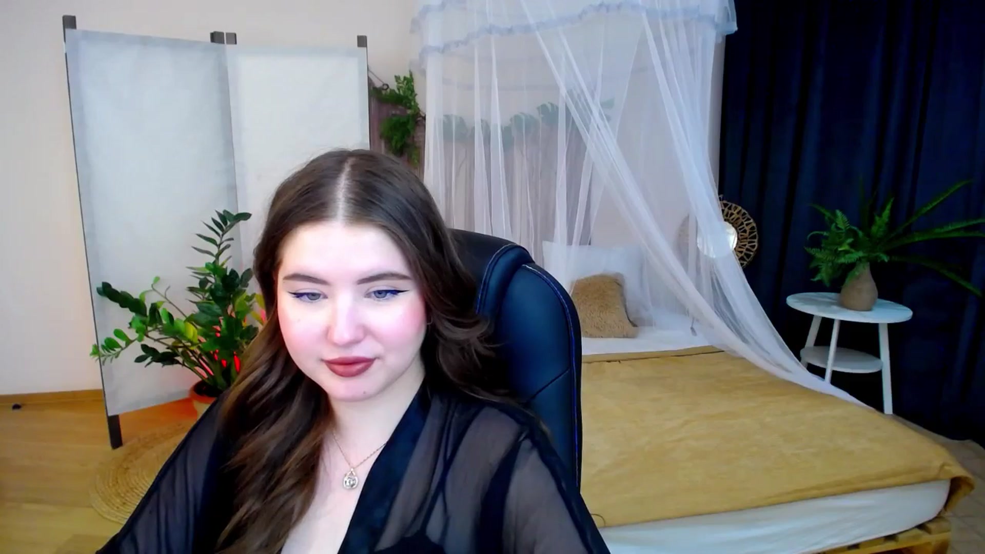 Gallery image thumbnail from AdmireMyEyes's myfreecams stream on, 11/25/2024, 09:43 image 5 of 20