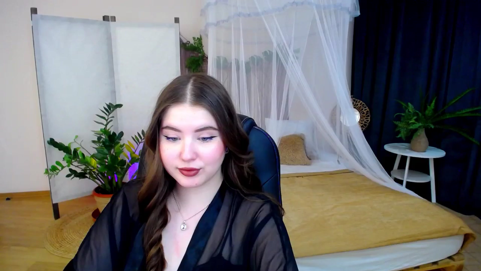 Gallery image thumbnail from AdmireMyEyes's myfreecams stream on, 11/25/2024, 09:43 image 12 of 20