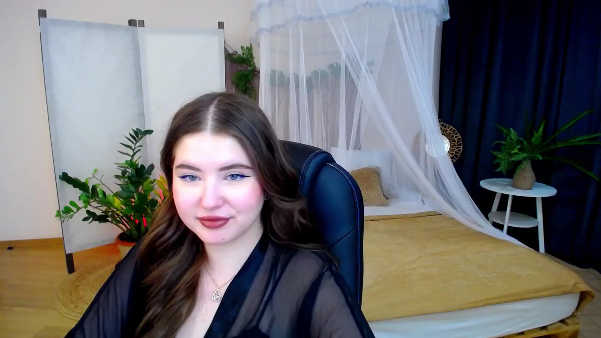 Gallery image thumbnail from AdmireMyEyes's myfreecams stream on, 11/25/2024, 09:43 image 6 of 20