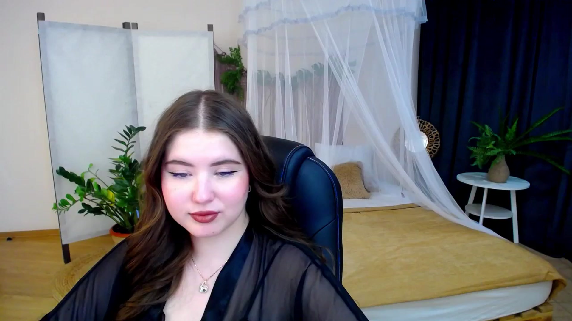 Gallery image thumbnail from AdmireMyEyes's myfreecams stream on, 11/25/2024, 09:43 image 3 of 20